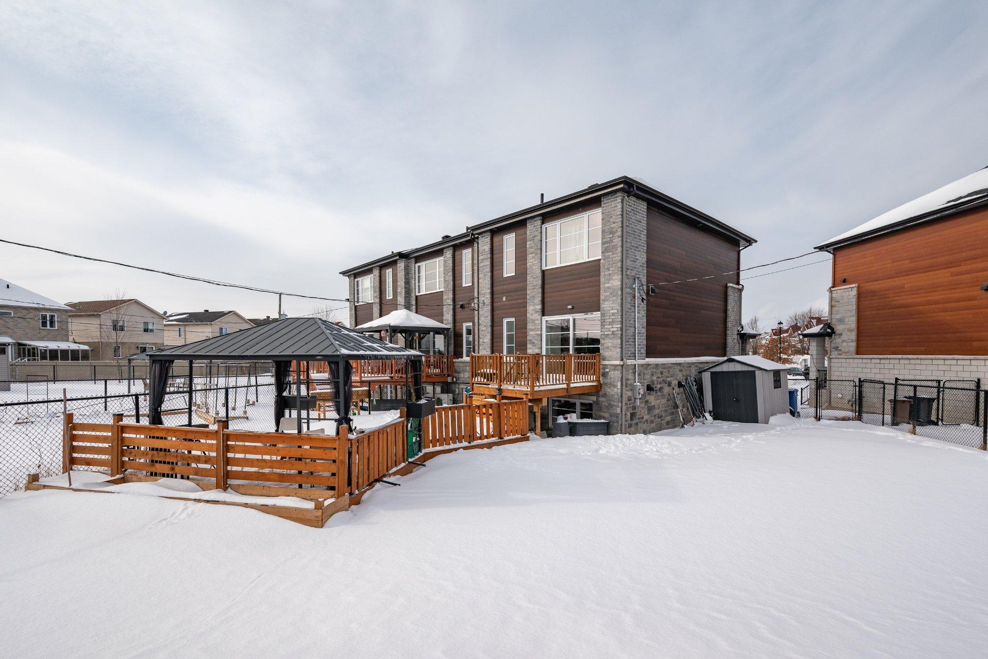 









3995


Rue Outremont

,
Brossard,




QC
J4Y3C4

