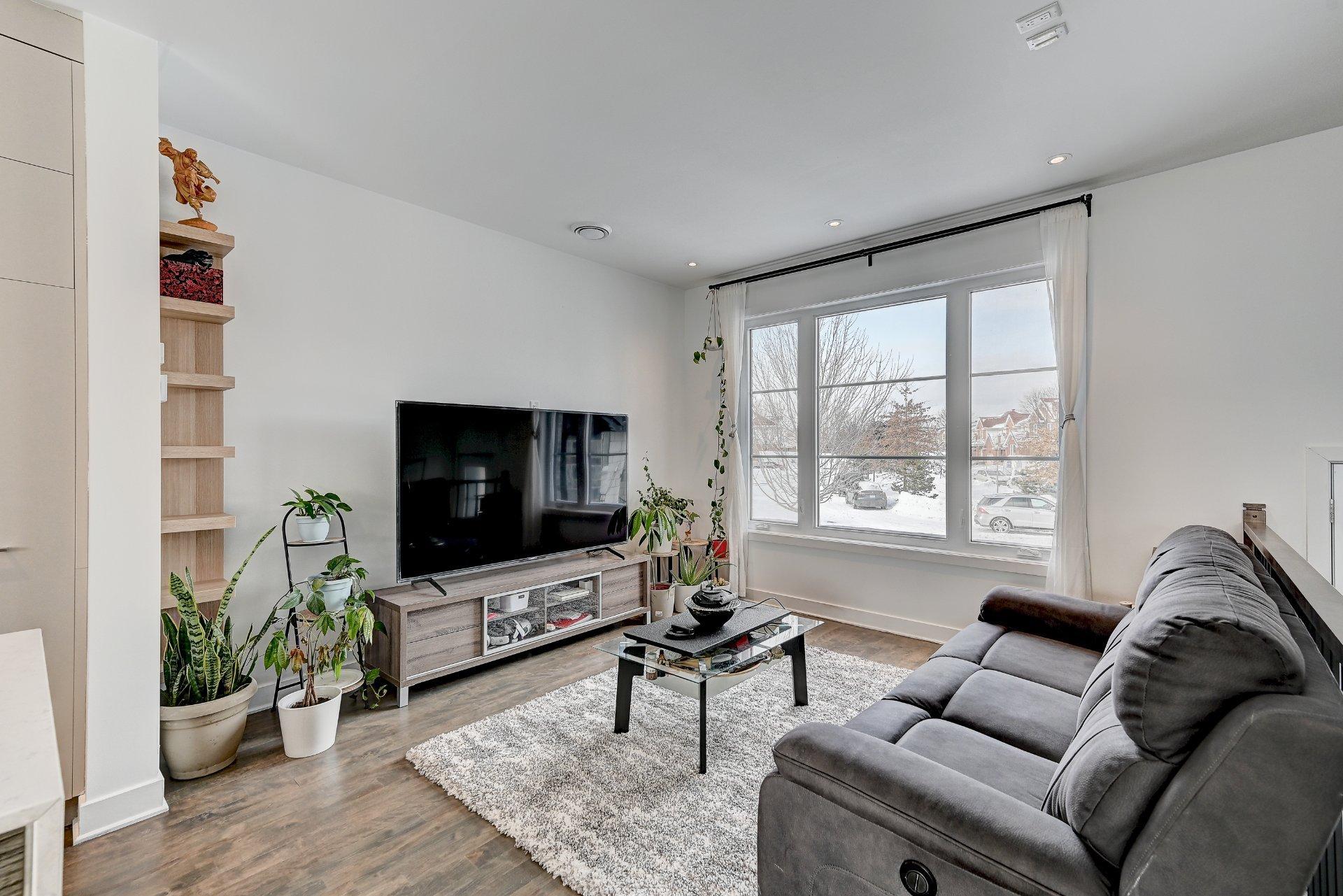 









3995


Rue Outremont

,
Brossard,




QC
J4Y3C4

