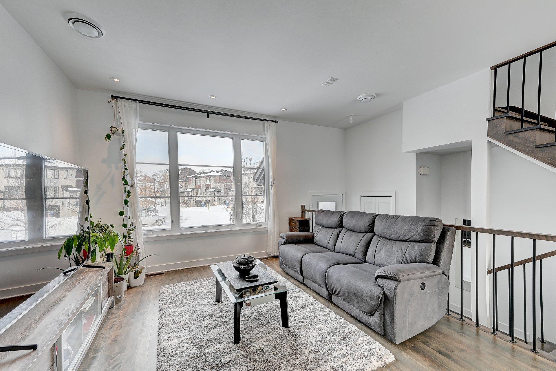 









3995


Rue Outremont

,
Brossard,




QC
J4Y3C4

