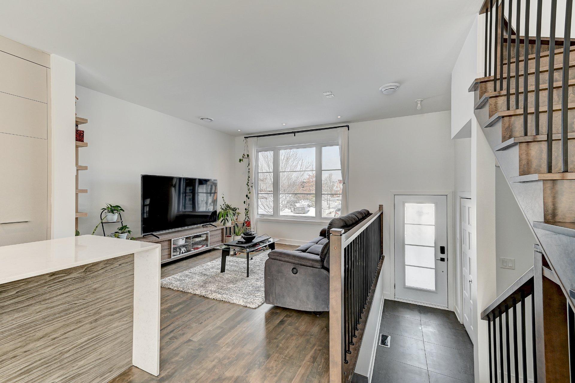 









3995


Rue Outremont

,
Brossard,




QC
J4Y3C4

