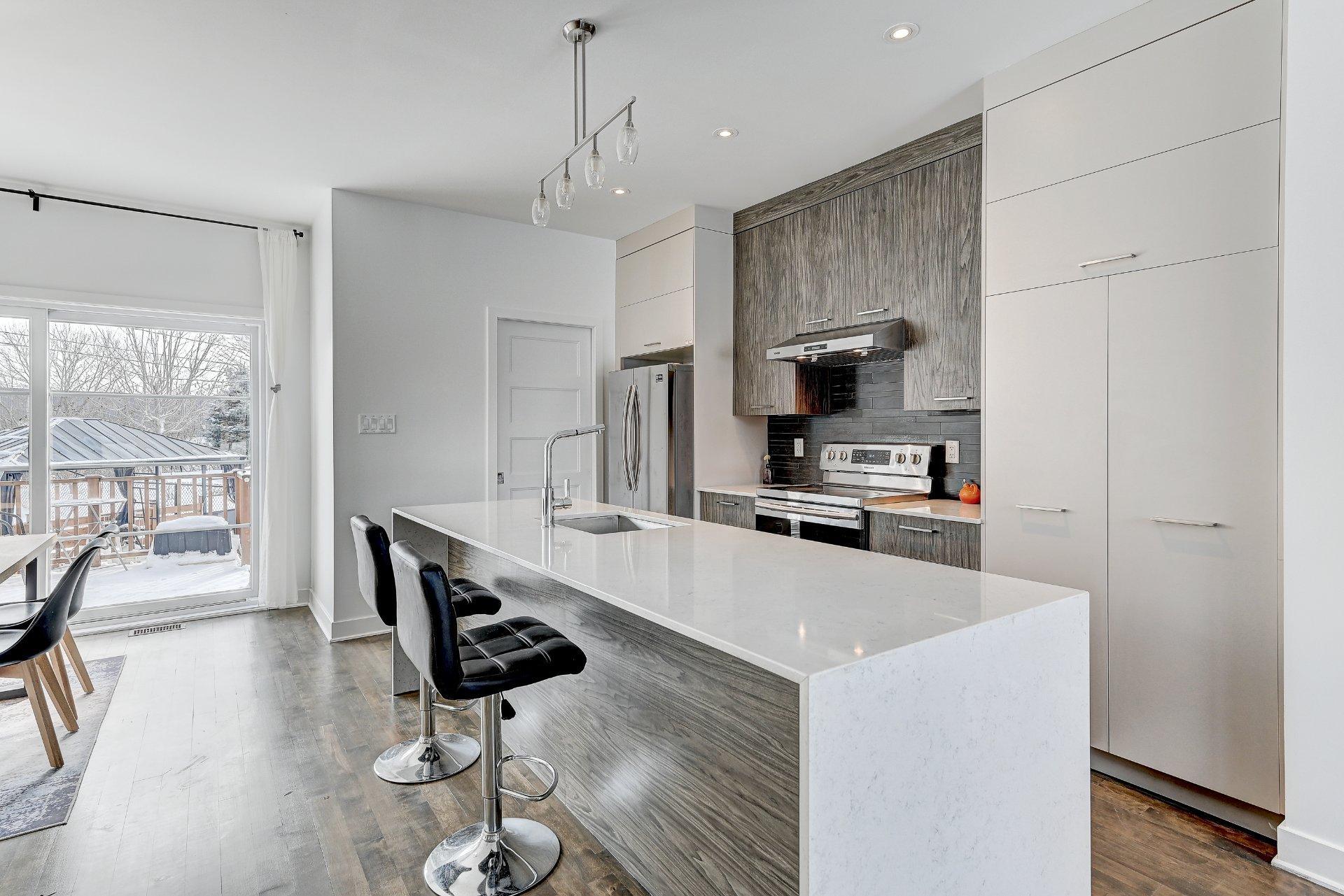 









3995


Rue Outremont

,
Brossard,




QC
J4Y3C4

