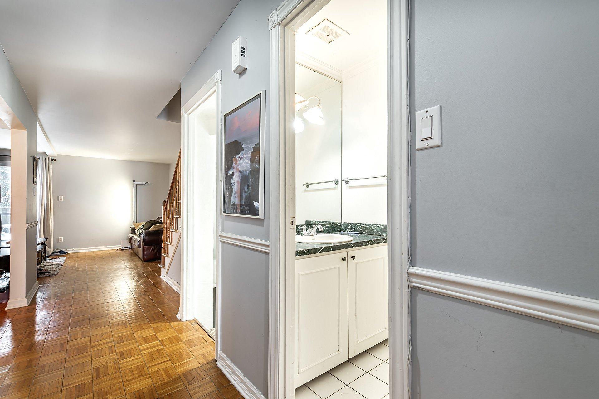 









4838


Rue Lake

,
Dollard-des-Ormeaux,




QC
H9G1G8

