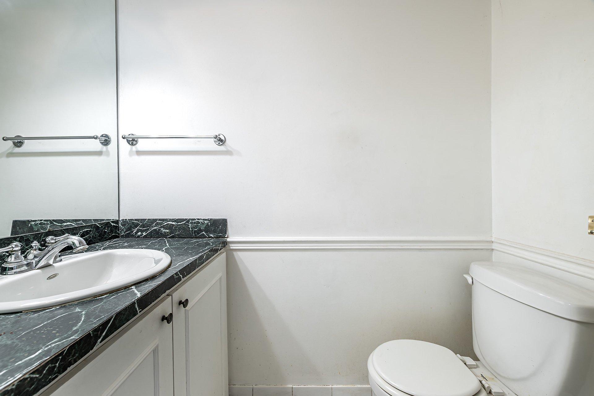 









4838


Rue Lake

,
Dollard-des-Ormeaux,




QC
H9G1G8

