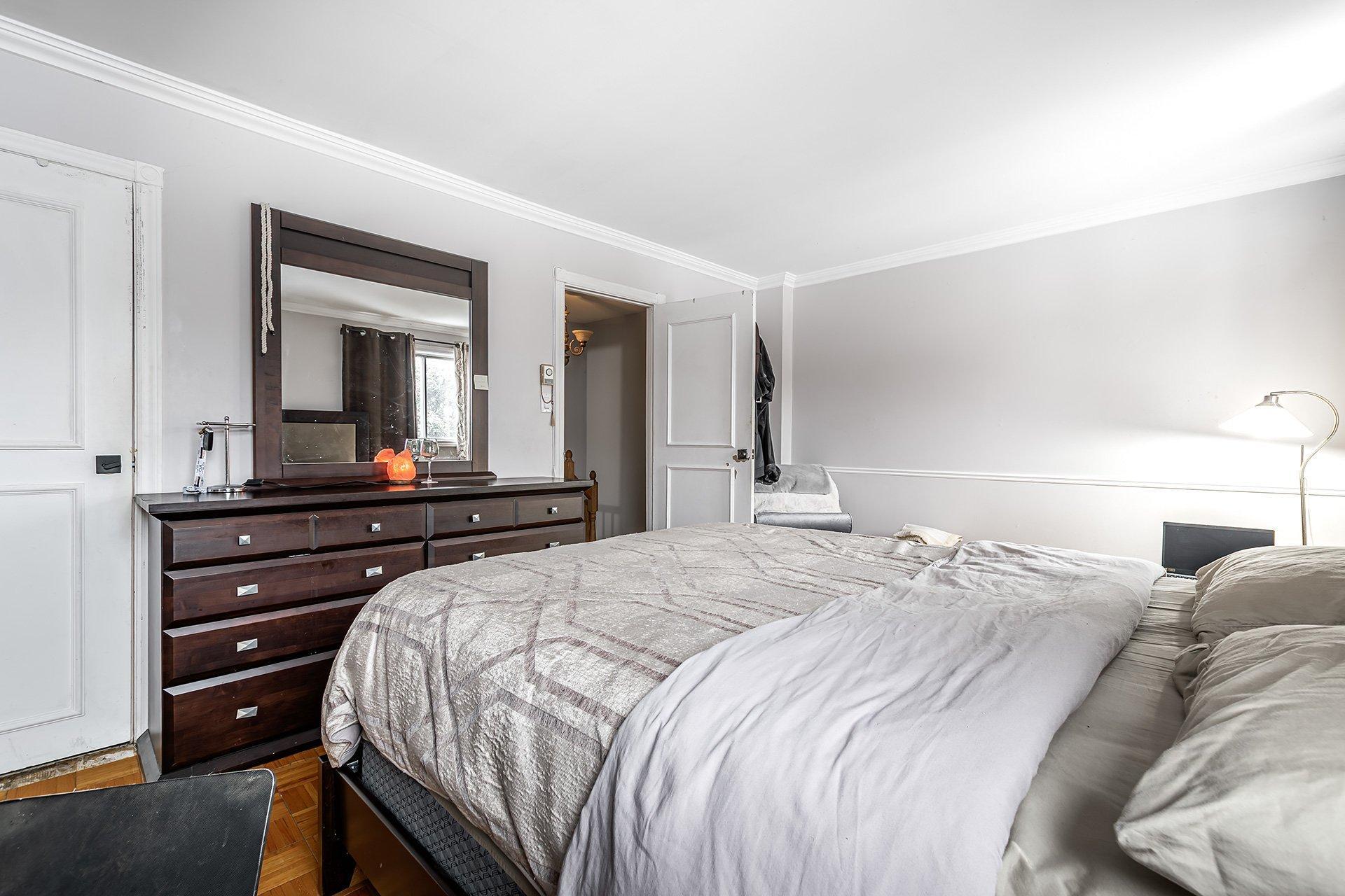 









4838


Rue Lake

,
Dollard-des-Ormeaux,




QC
H9G1G8

