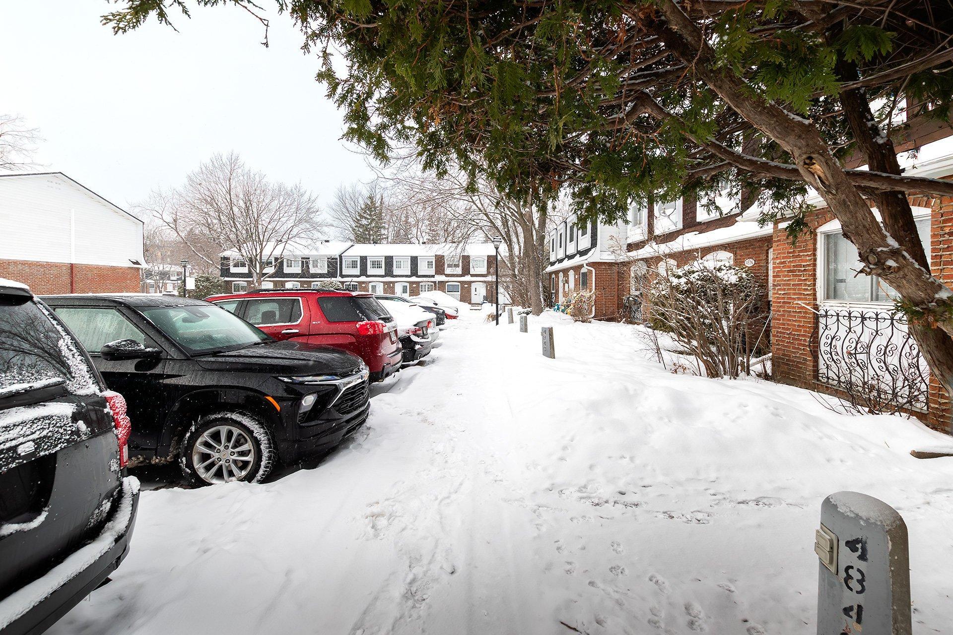 









4838


Rue Lake

,
Dollard-des-Ormeaux,




QC
H9G1G8

