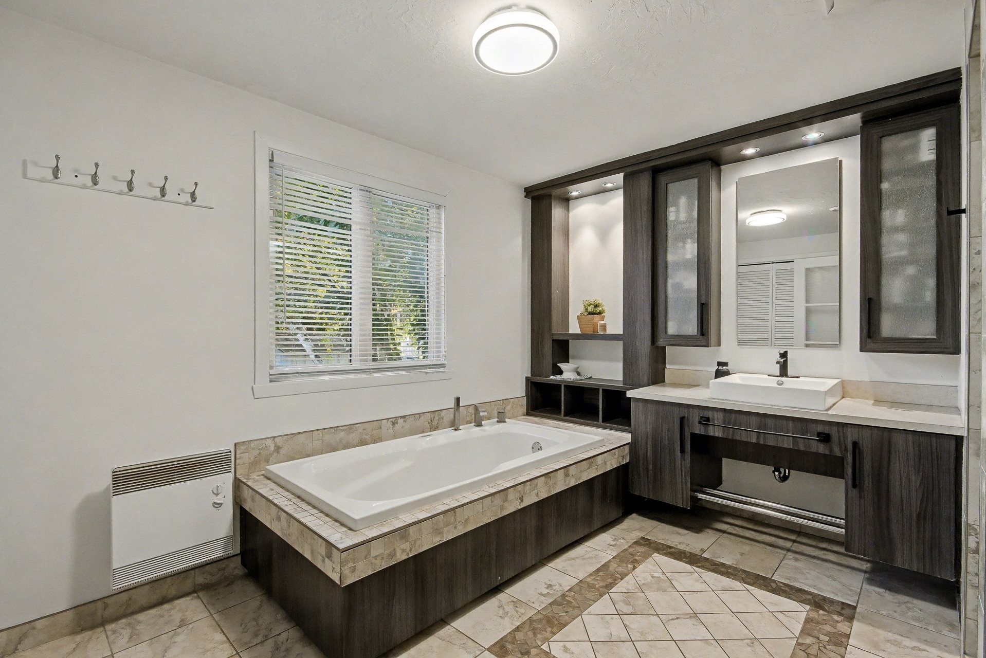 









198


Rue Courville

,
Saint-Jean-sur-Richelieu,




QC
J2W2Y9

