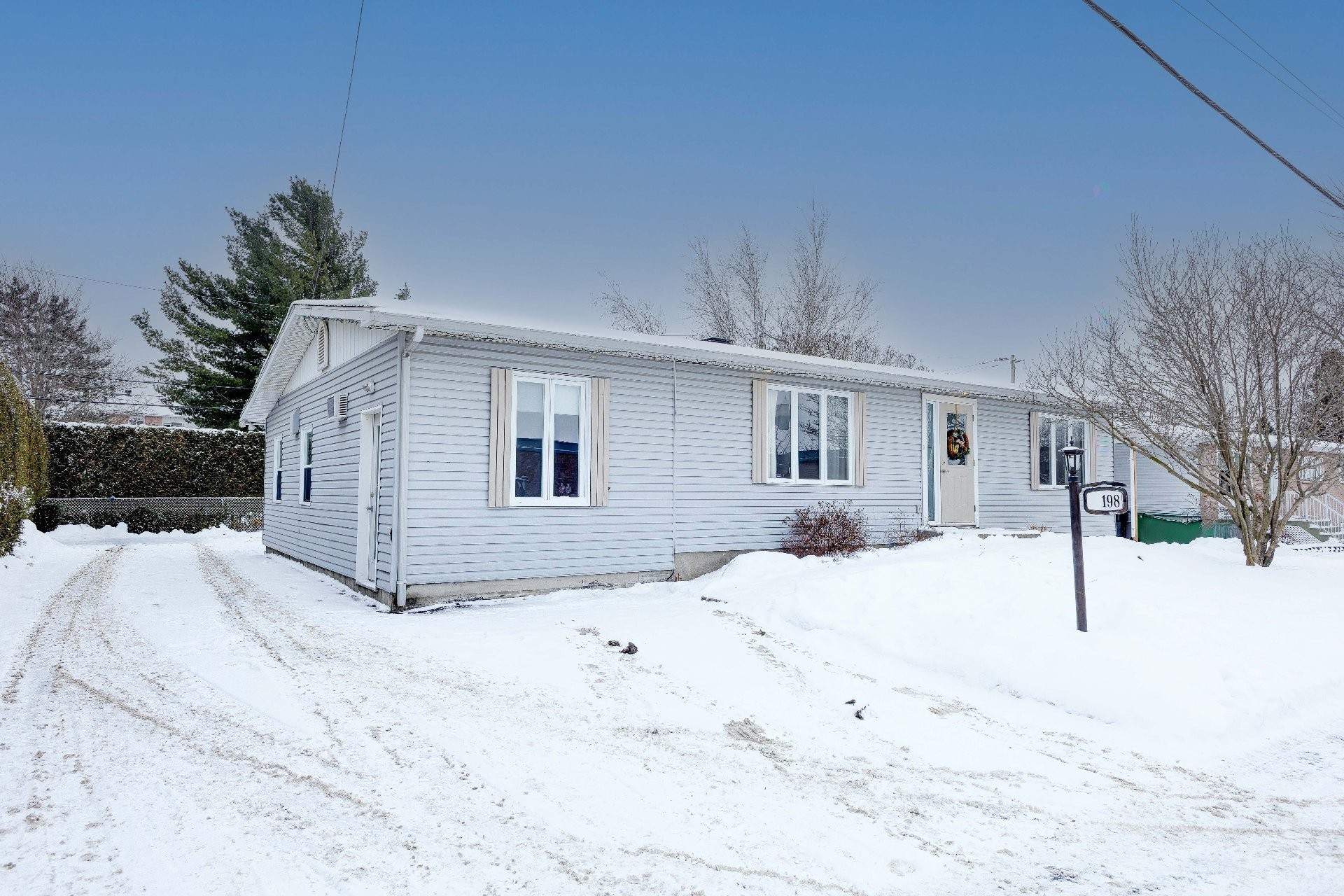 









198


Rue Courville

,
Saint-Jean-sur-Richelieu,




QC
J2W2Y9

