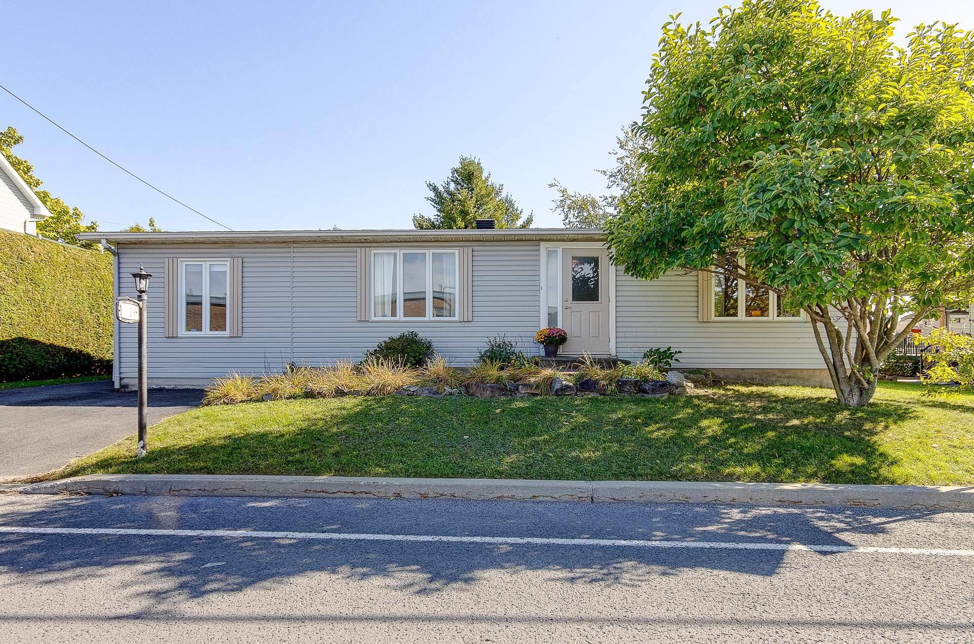 









198


Rue Courville

,
Saint-Jean-sur-Richelieu,




QC
J2W2Y9

