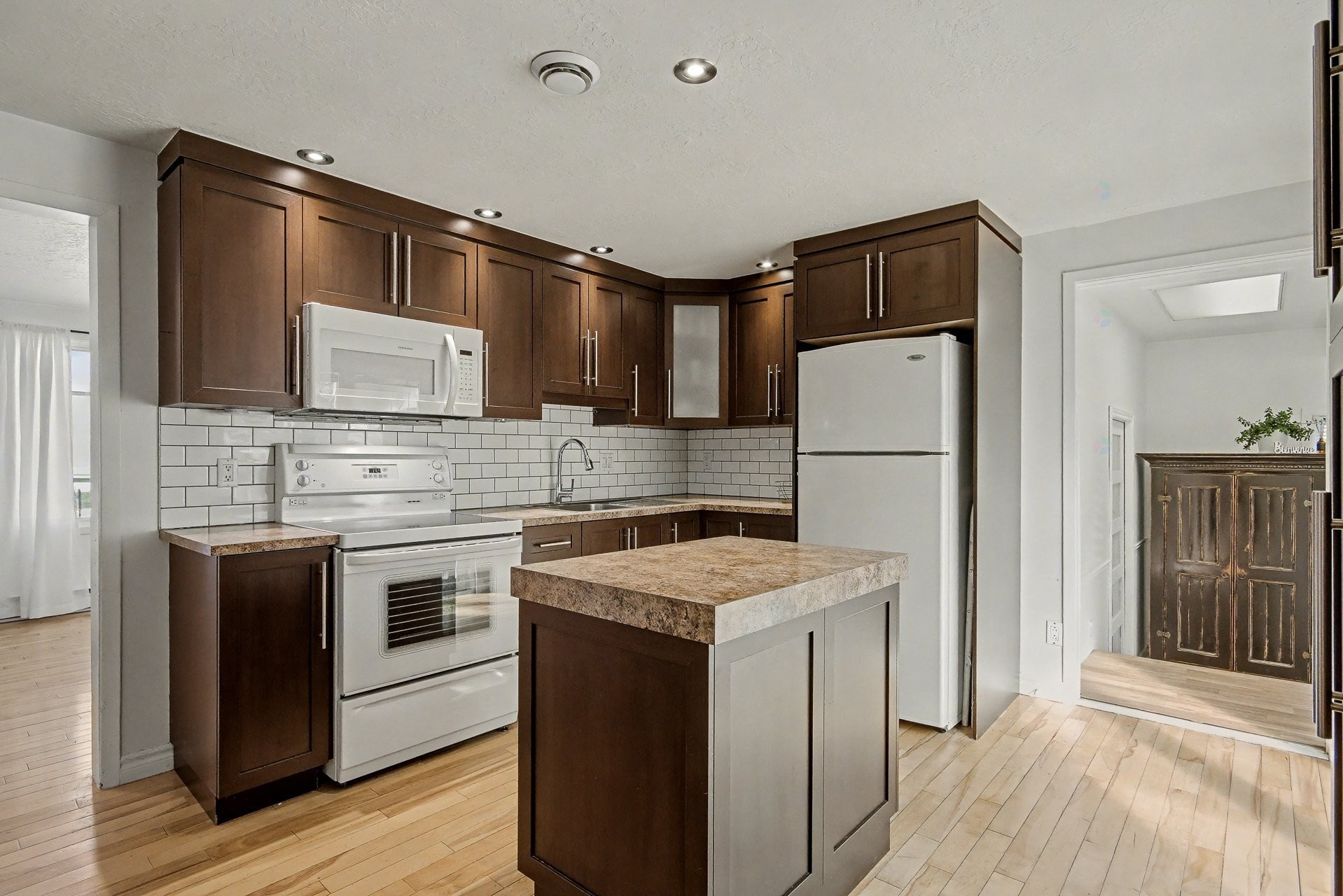 









198


Rue Courville

,
Saint-Jean-sur-Richelieu,




QC
J2W2Y9

