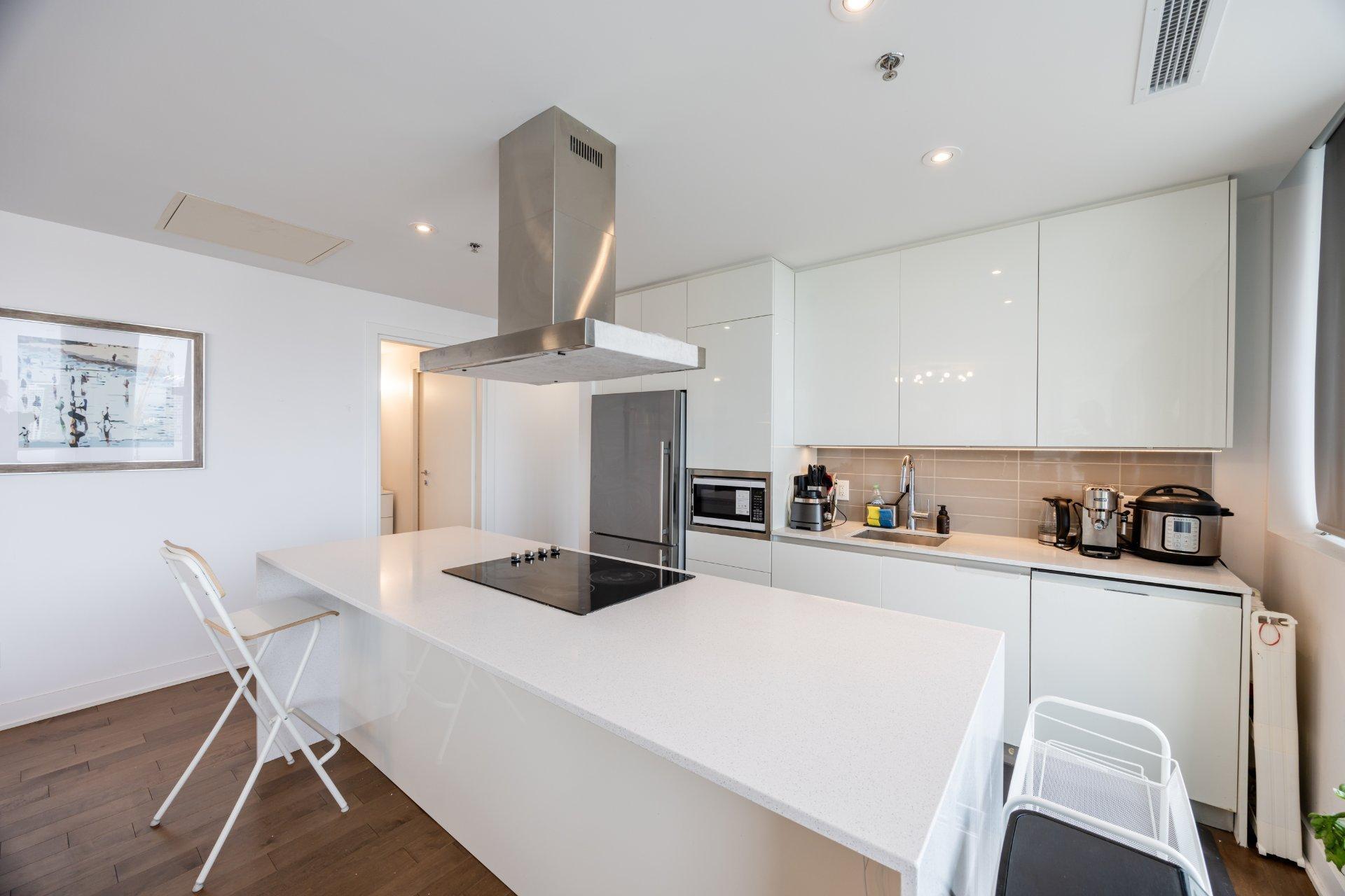 









1211


Rue Drummond

, 2405,
Montréal (Ville-Marie),




QC
H3G0B6

