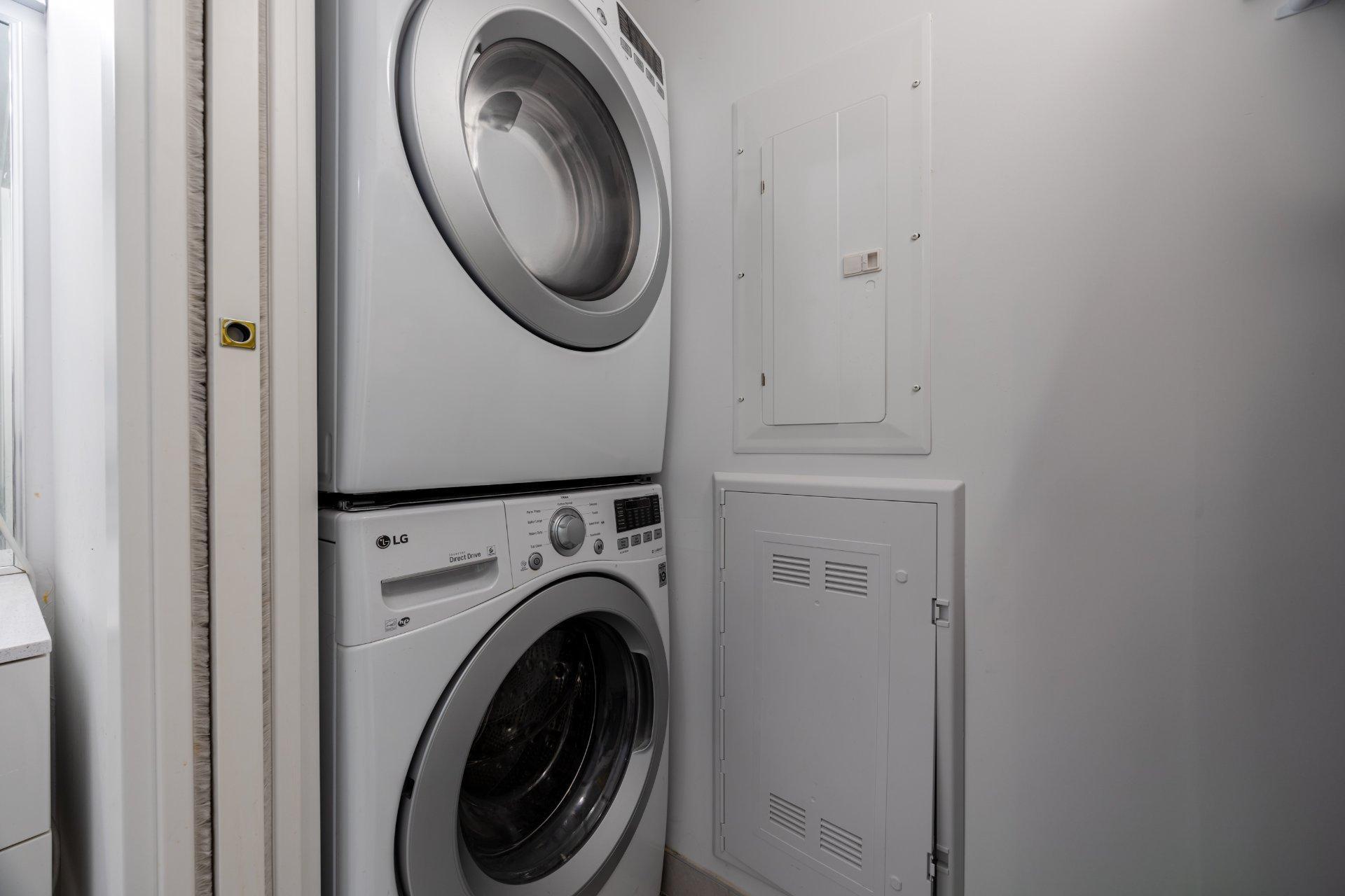 









1211


Rue Drummond

, 2405,
Montréal (Ville-Marie),




QC
H3G0B6

