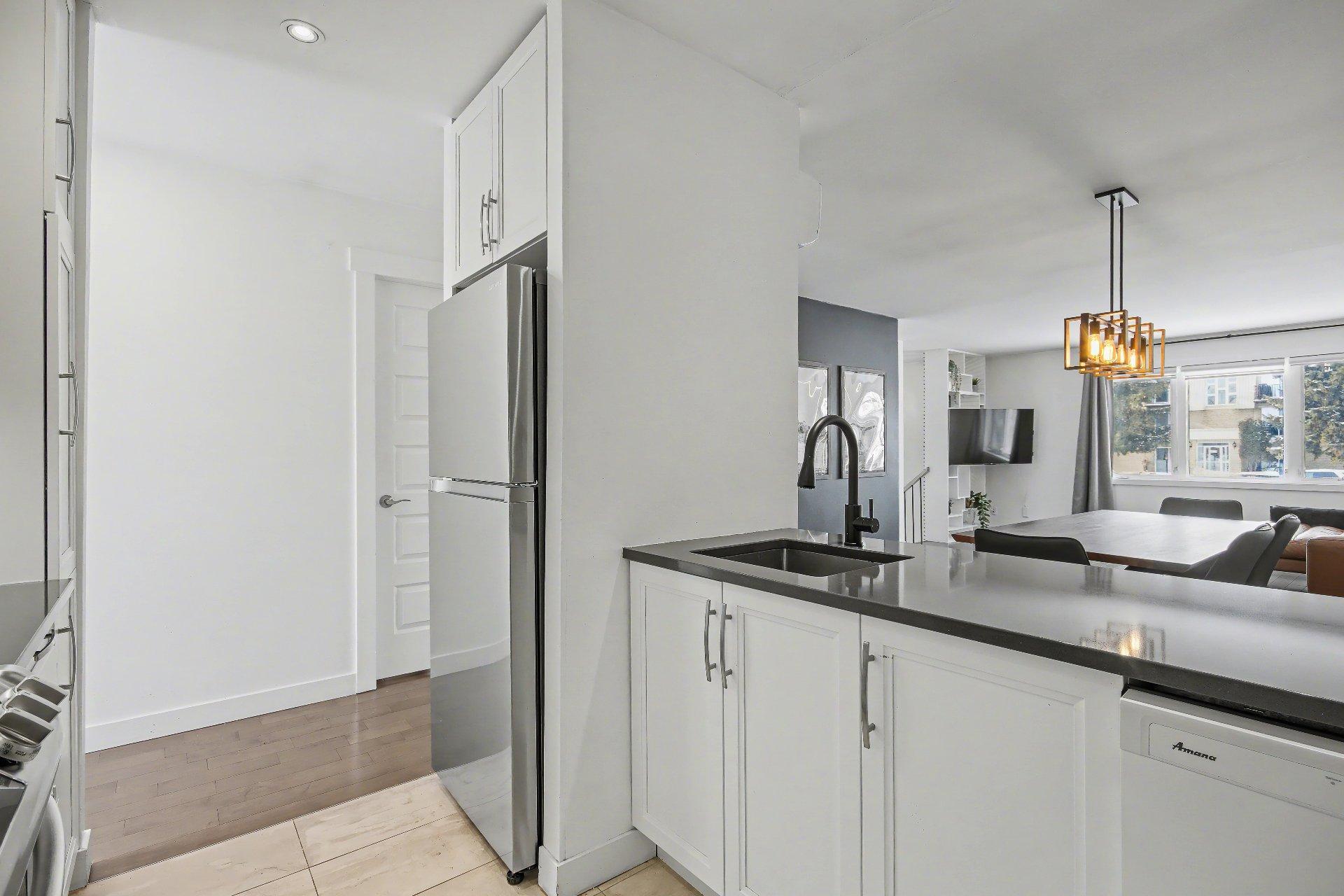 









1025


Boul. de Normandie

,
Saint-Jean-sur-Richelieu,




QC
J3A1J8

