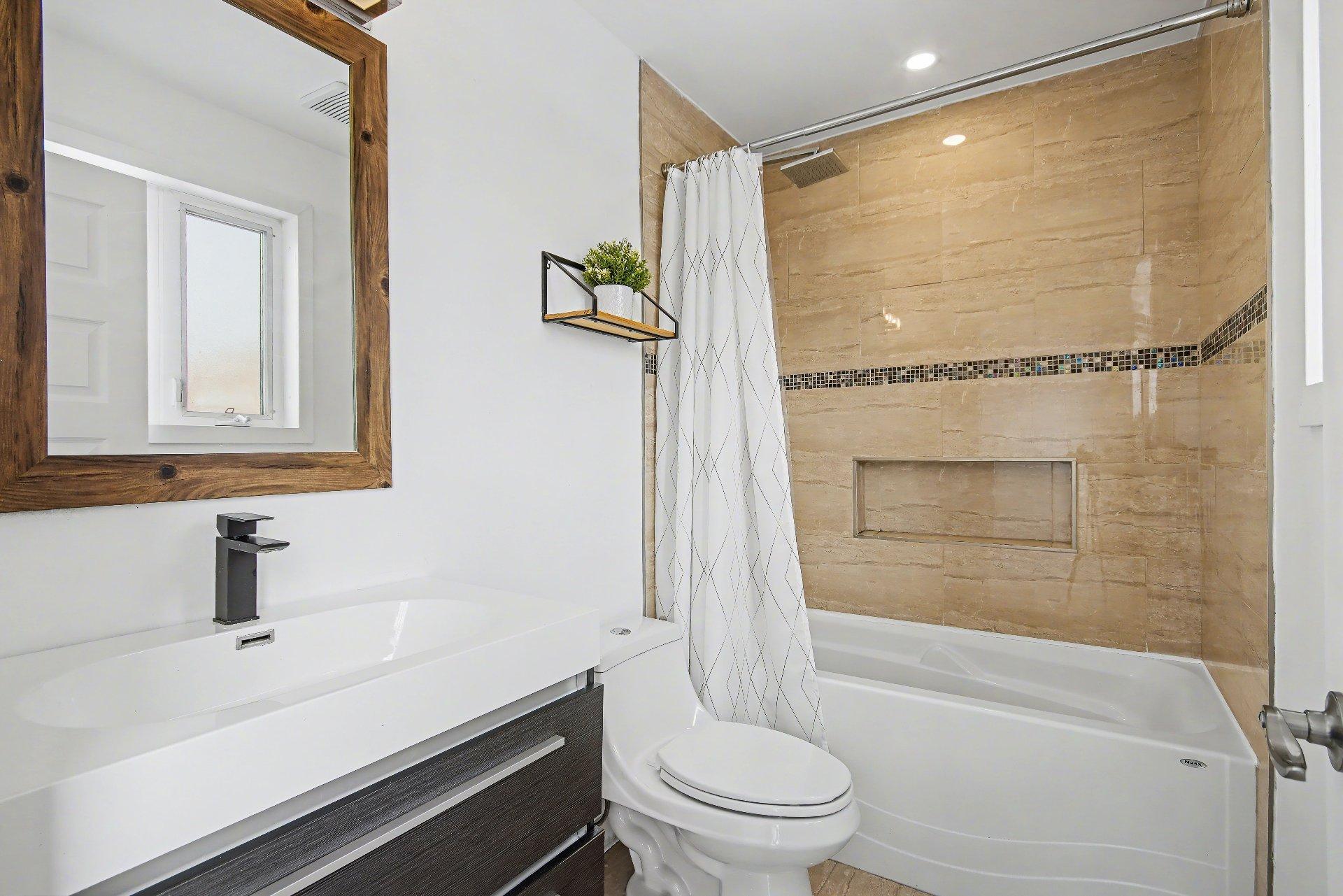 









1025


Boul. de Normandie

,
Saint-Jean-sur-Richelieu,




QC
J3A1J8

