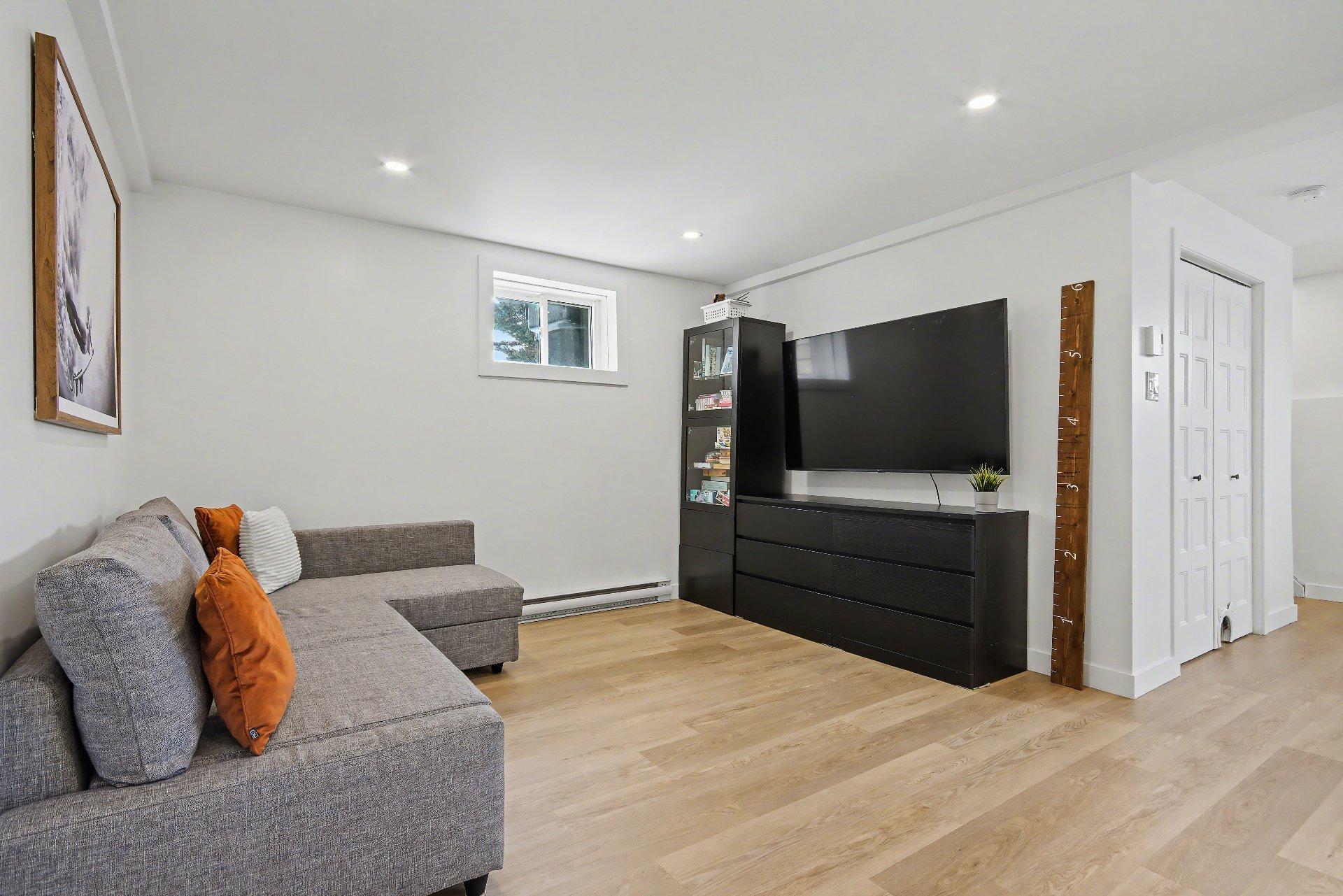 









1025


Boul. de Normandie

,
Saint-Jean-sur-Richelieu,




QC
J3A1J8

