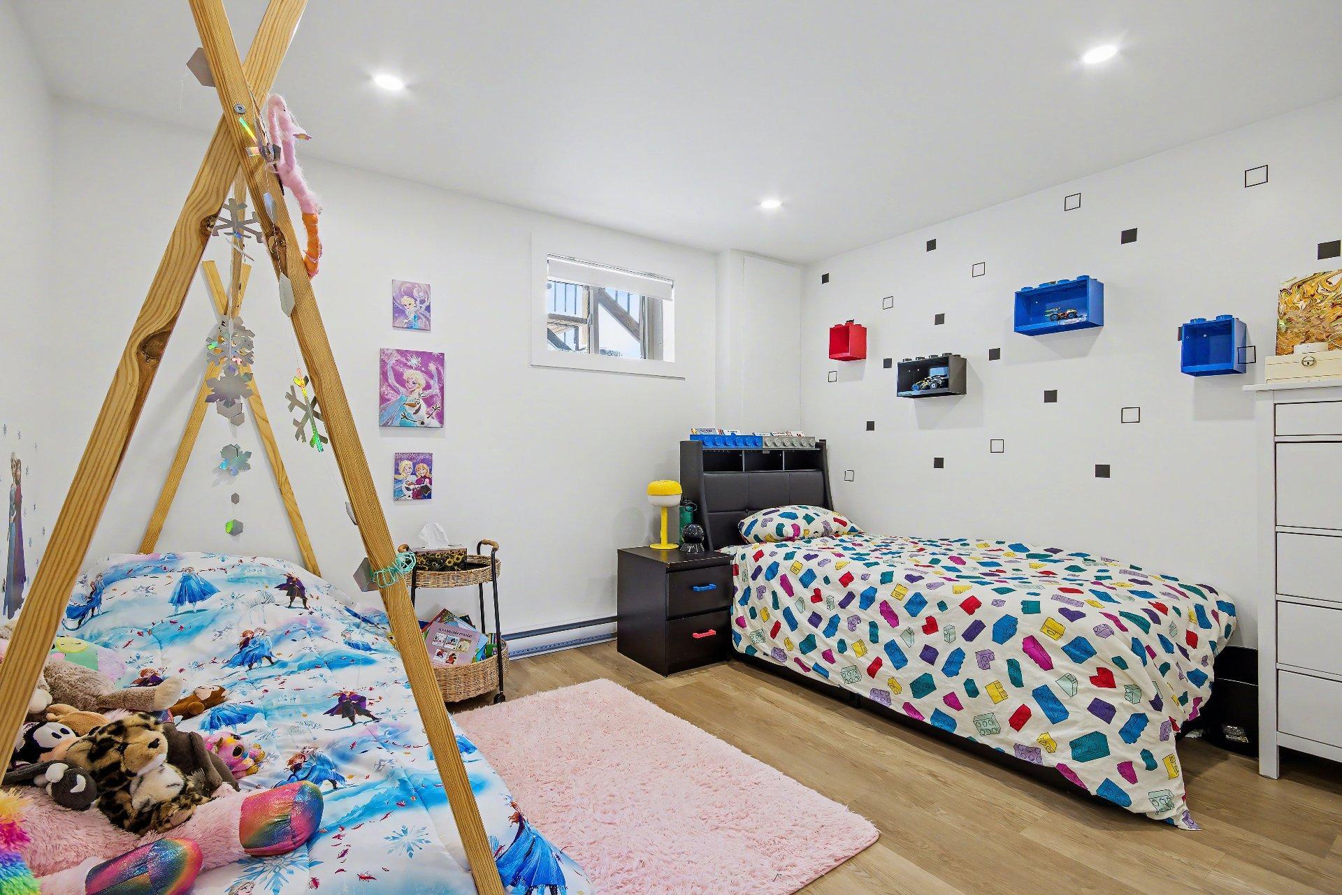 









1025


Boul. de Normandie

,
Saint-Jean-sur-Richelieu,




QC
J3A1J8

