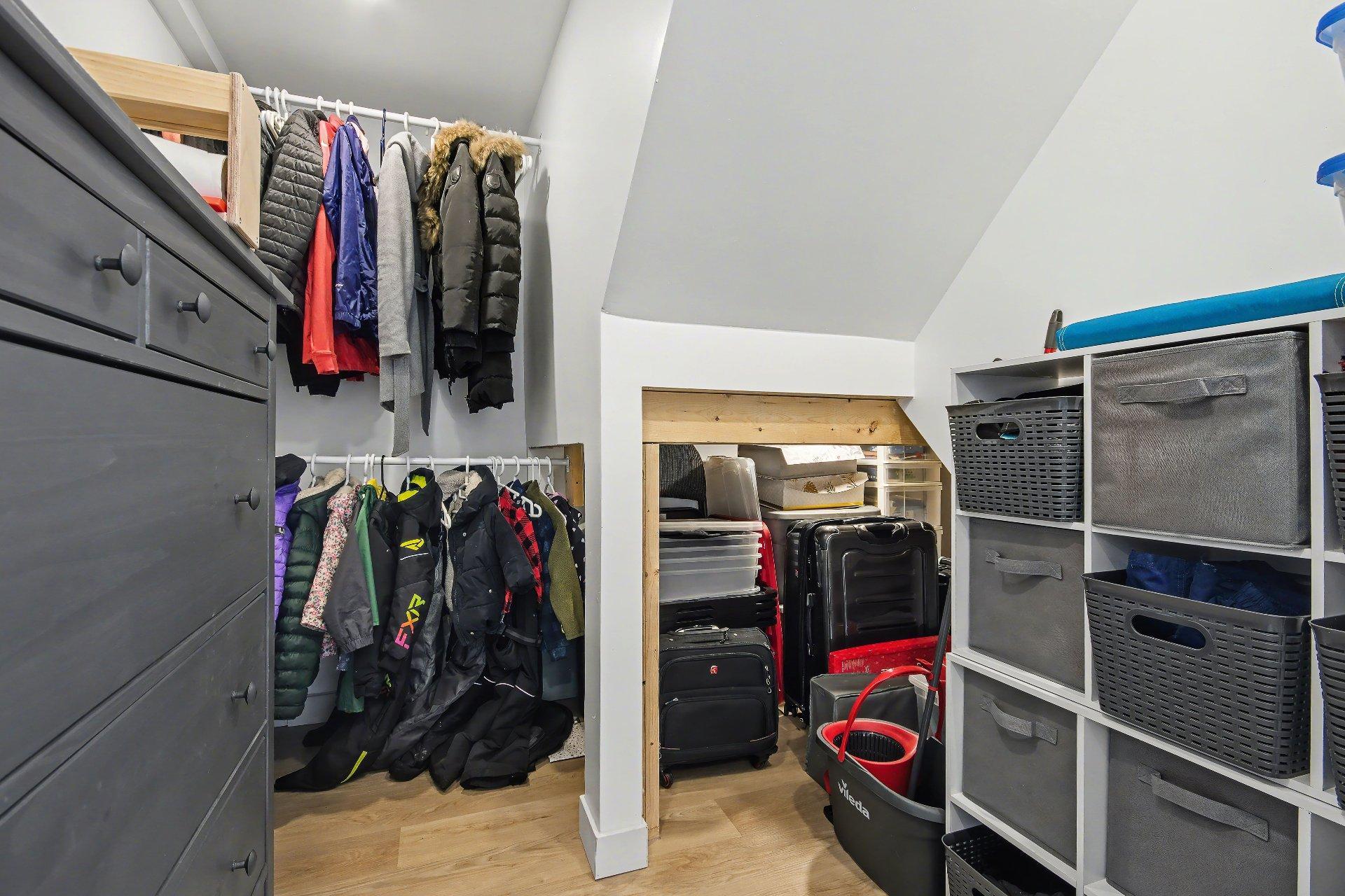 









1025


Boul. de Normandie

,
Saint-Jean-sur-Richelieu,




QC
J3A1J8

