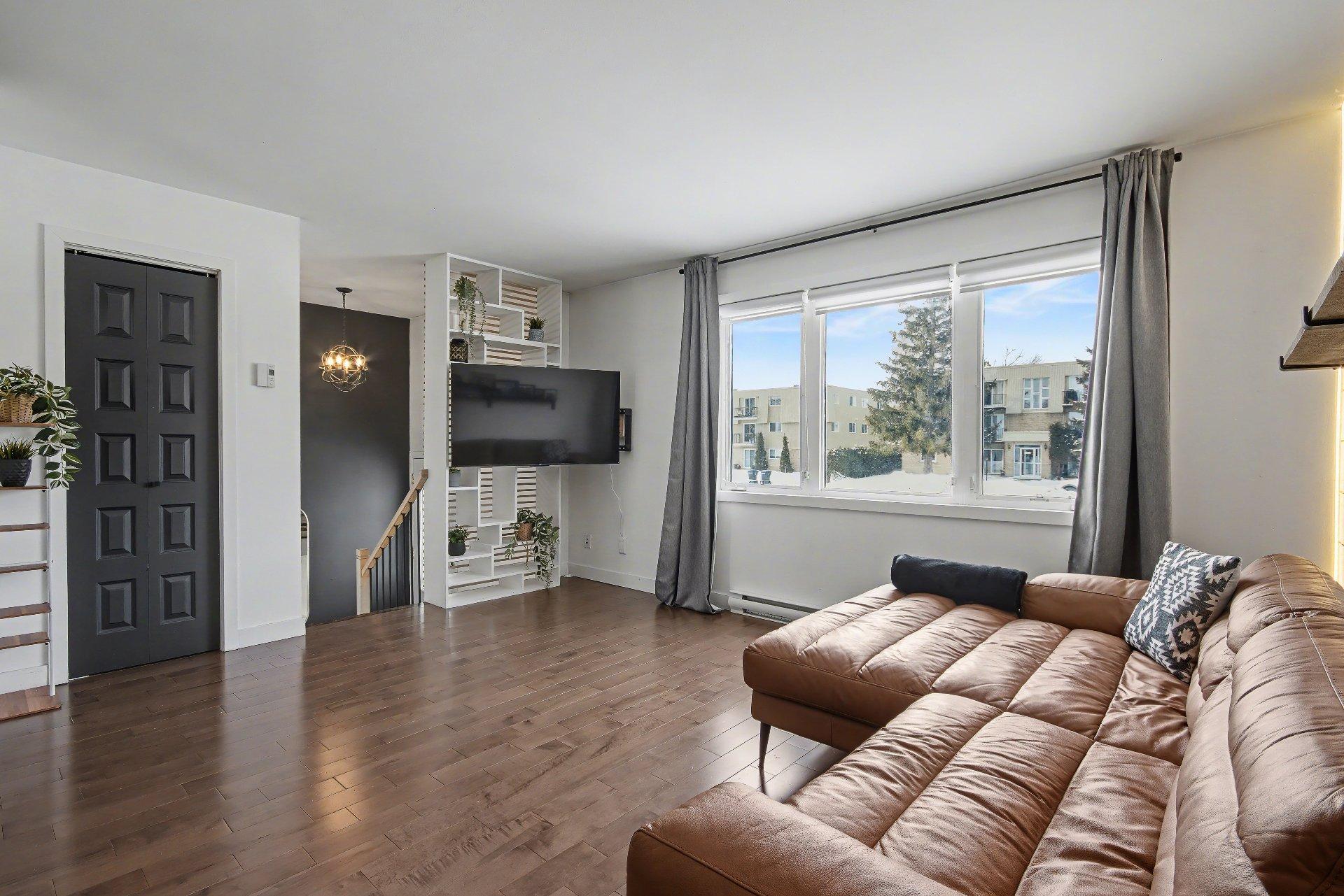 









1025


Boul. de Normandie

,
Saint-Jean-sur-Richelieu,




QC
J3A1J8

