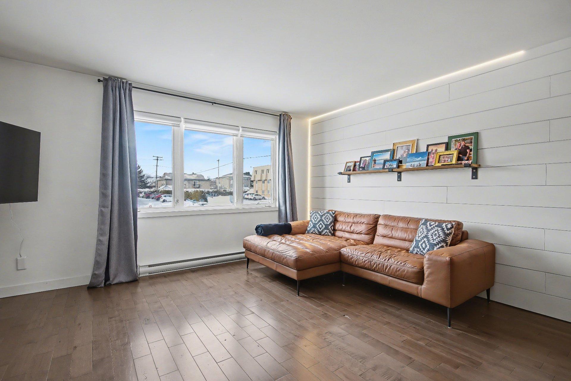 









1025


Boul. de Normandie

,
Saint-Jean-sur-Richelieu,




QC
J3A1J8

