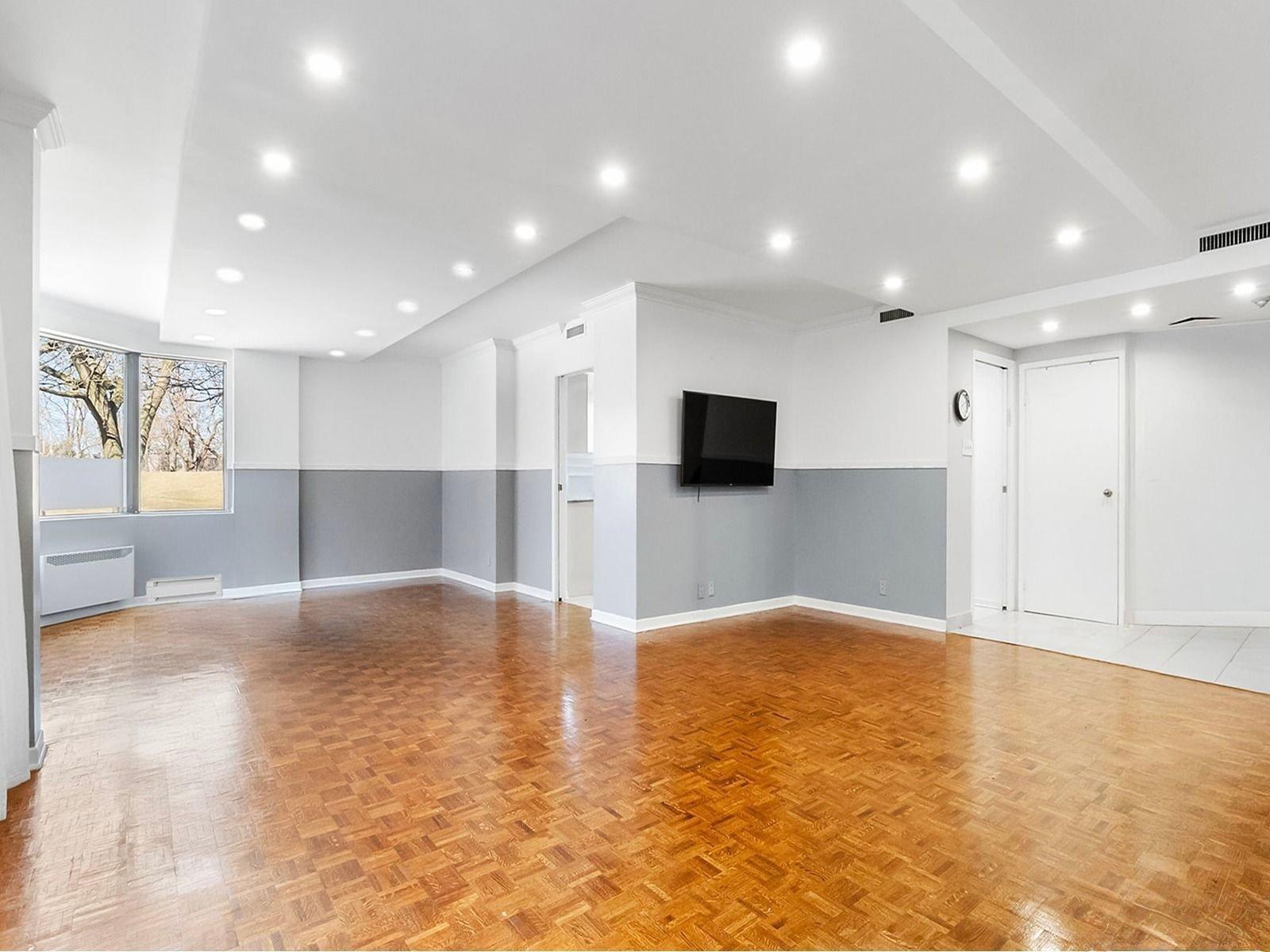 









5700


Av. Rembrandt

, 104,
Côte-Saint-Luc,




QC
H4W3E6

