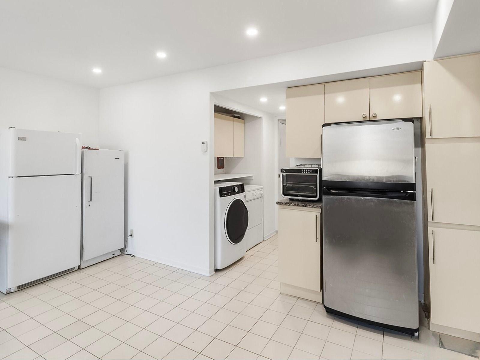 









5700


Av. Rembrandt

, 104,
Côte-Saint-Luc,




QC
H4W3E6

