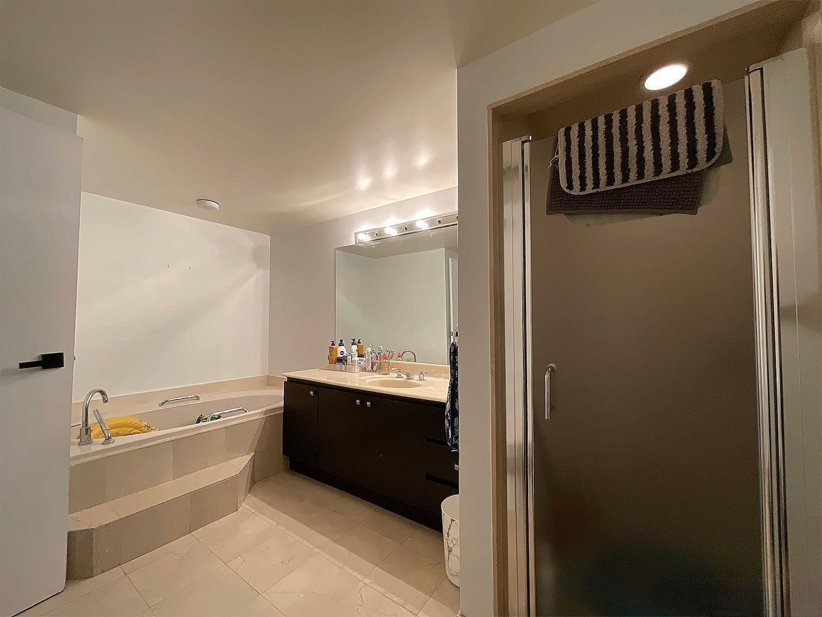 









5700


Av. Rembrandt

, 104,
Côte-Saint-Luc,




QC
H4W3E6

