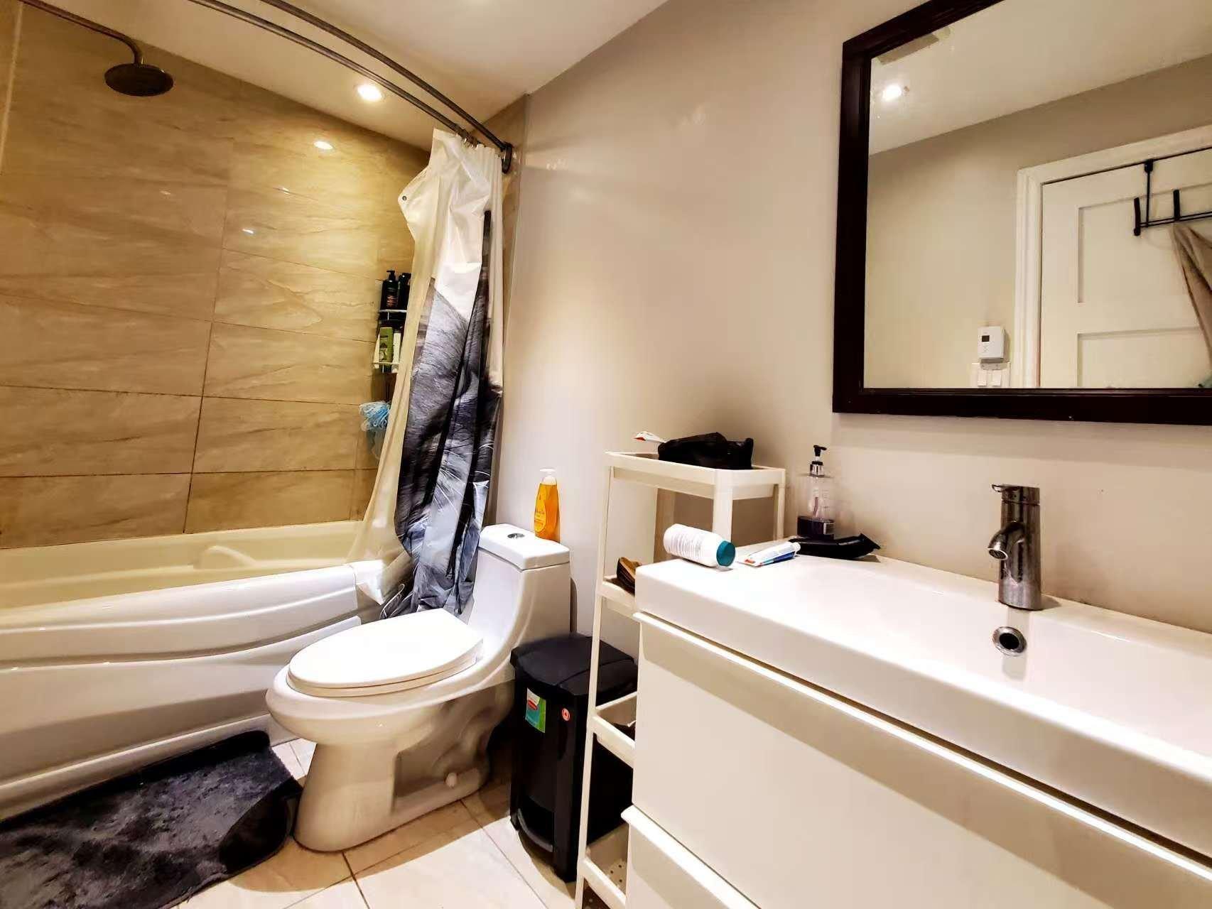 









3554


Rue St-Dominique

,
Montréal (Le Plateau-Mont-Royal),




QC
H2X2X4

