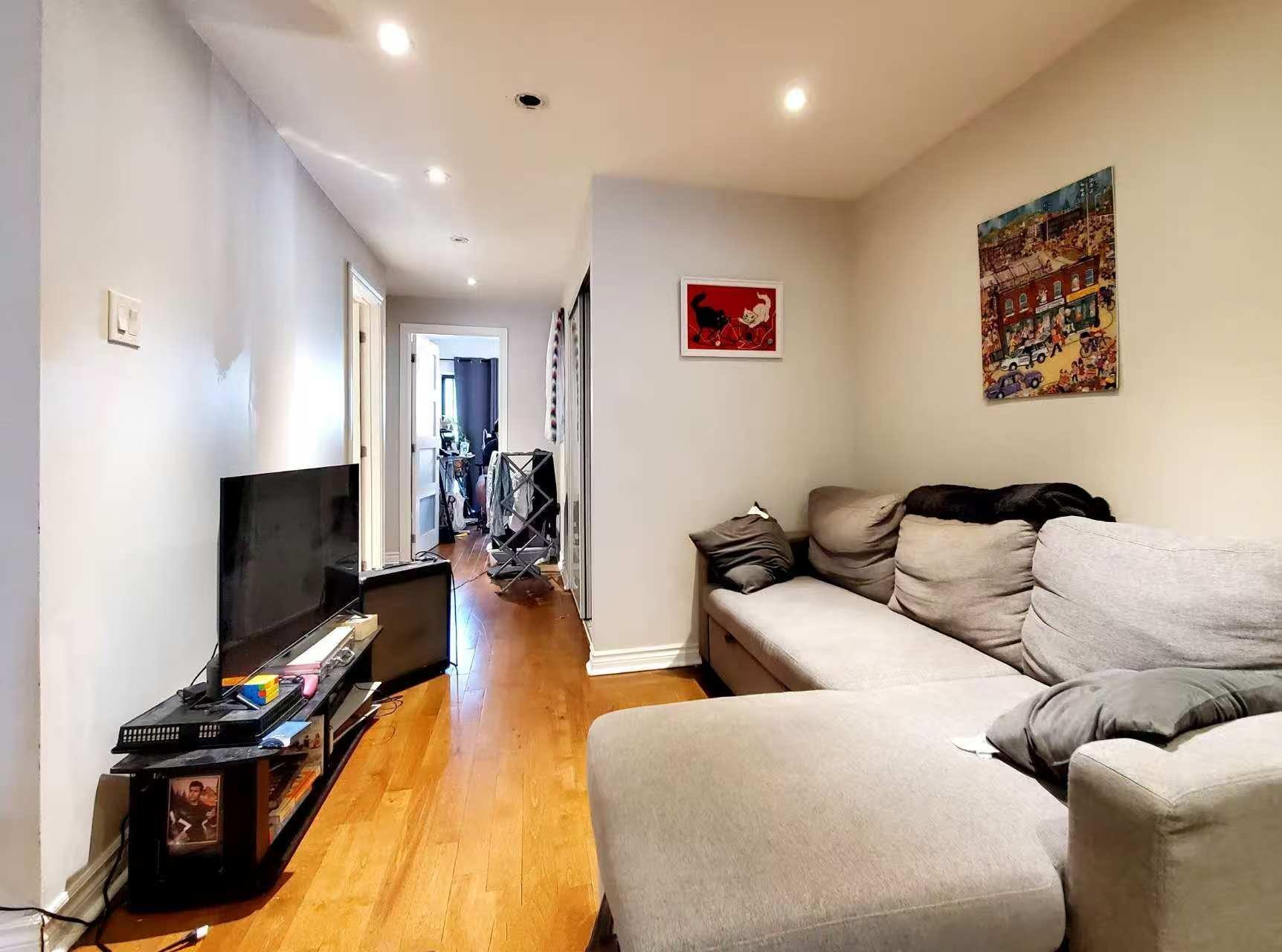 









3554


Rue St-Dominique

,
Montréal (Le Plateau-Mont-Royal),




QC
H2X2X4

