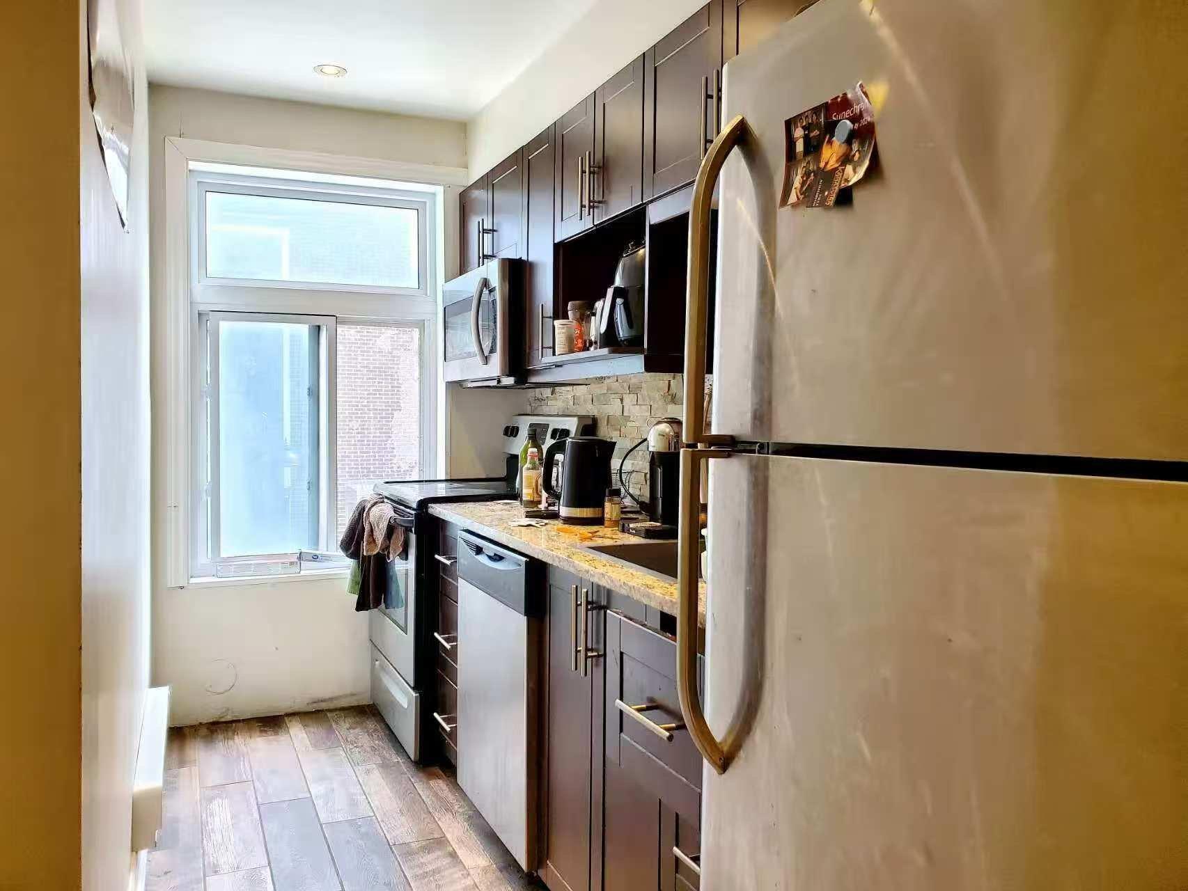 









3554


Rue St-Dominique

,
Montréal (Le Plateau-Mont-Royal),




QC
H2X2X4

