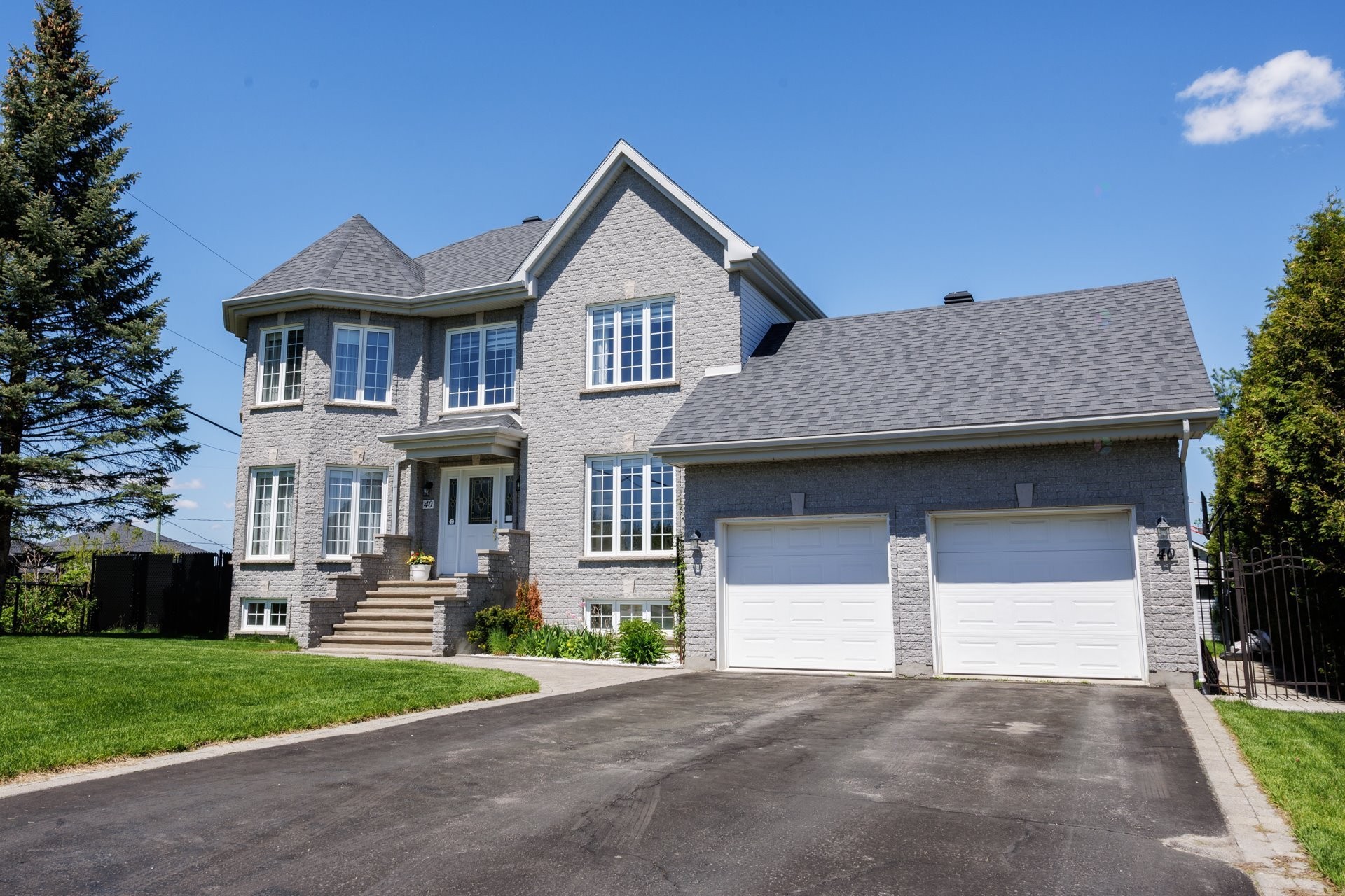 









40


Rue Michel-McNabb

,
Notre-Dame-de-l'Île-Perrot,




QC
J7V9R8

