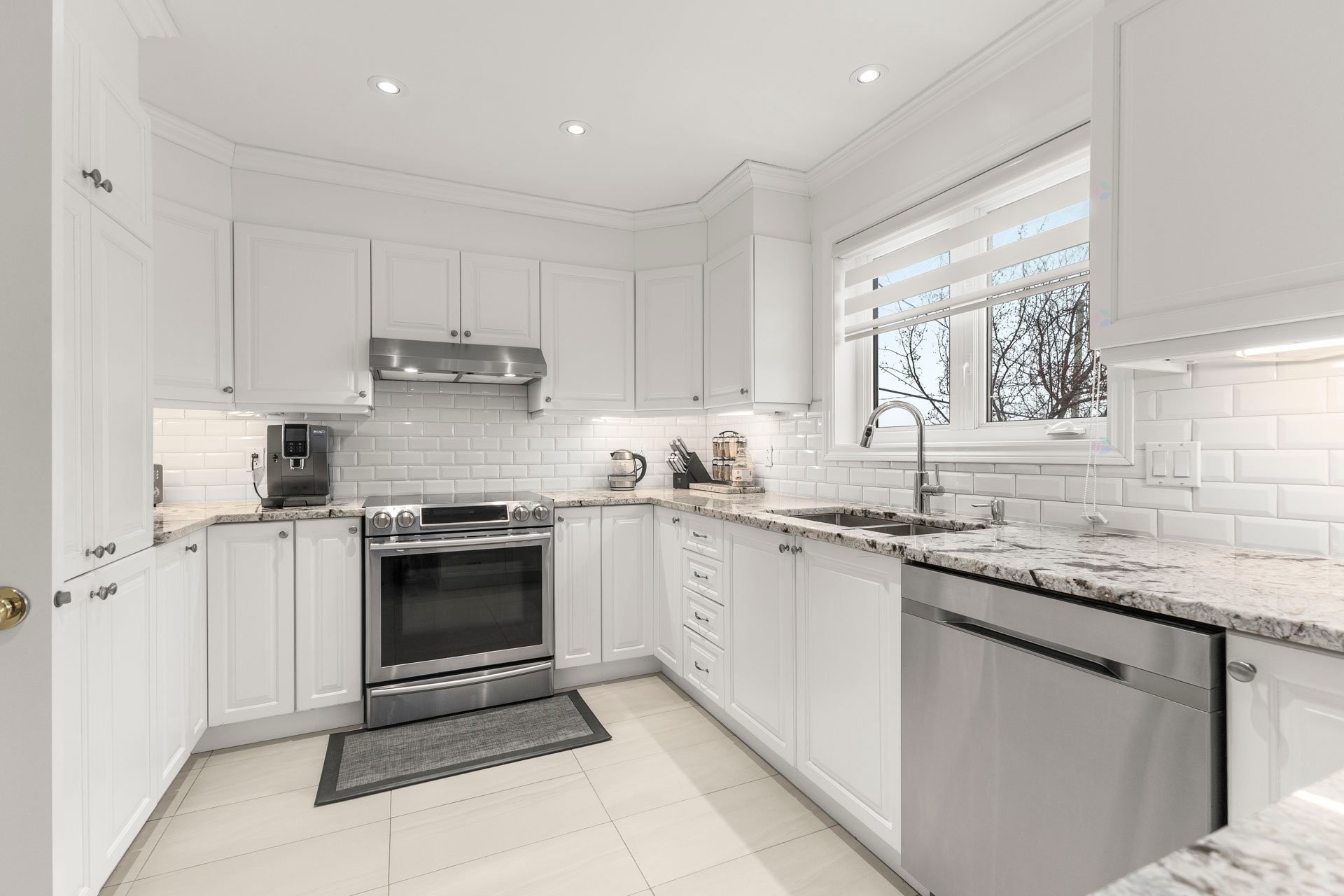 









40


Rue Michel-McNabb

,
Notre-Dame-de-l'Île-Perrot,




QC
J7V9R8

