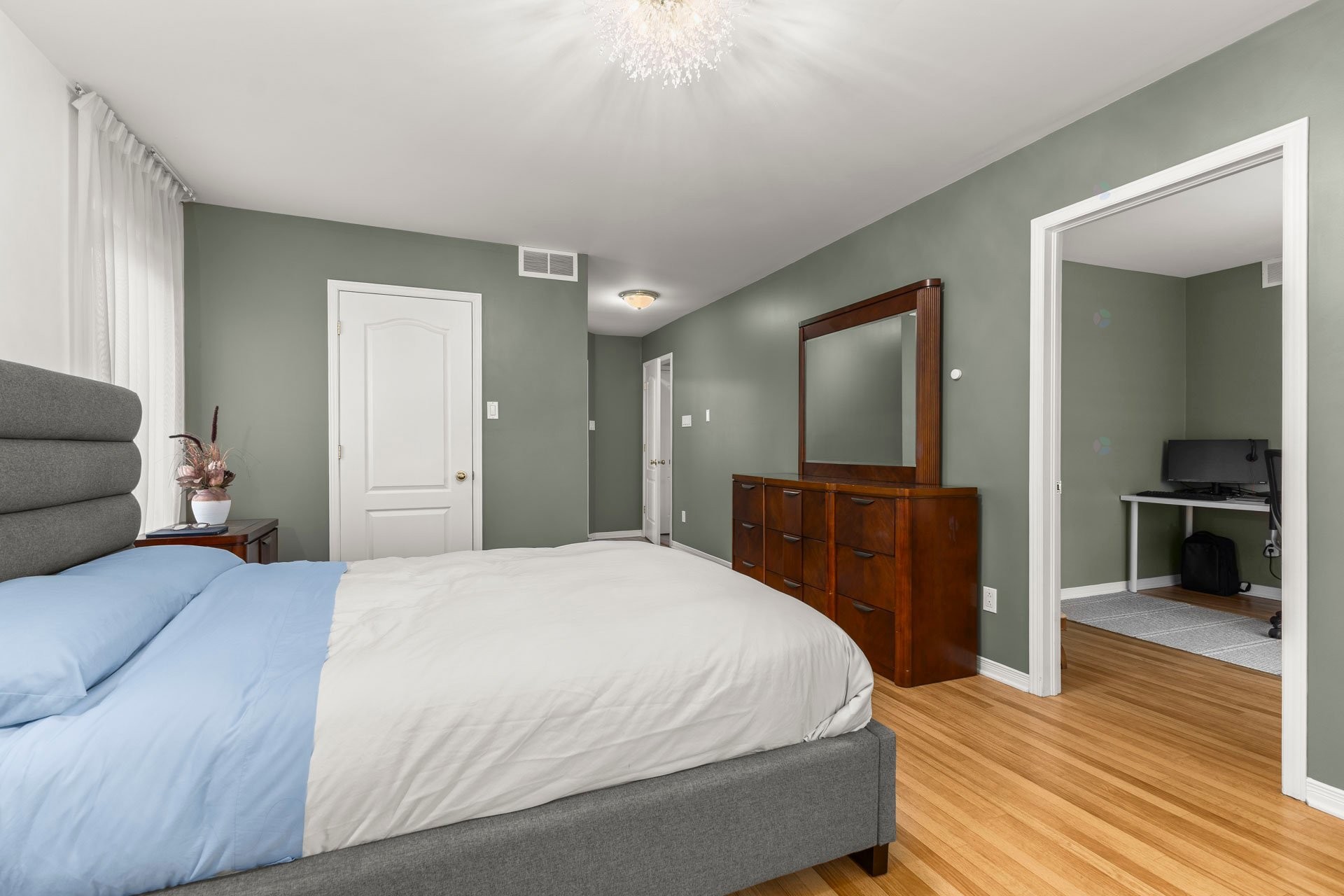 









40


Rue Michel-McNabb

,
Notre-Dame-de-l'Île-Perrot,




QC
J7V9R8

