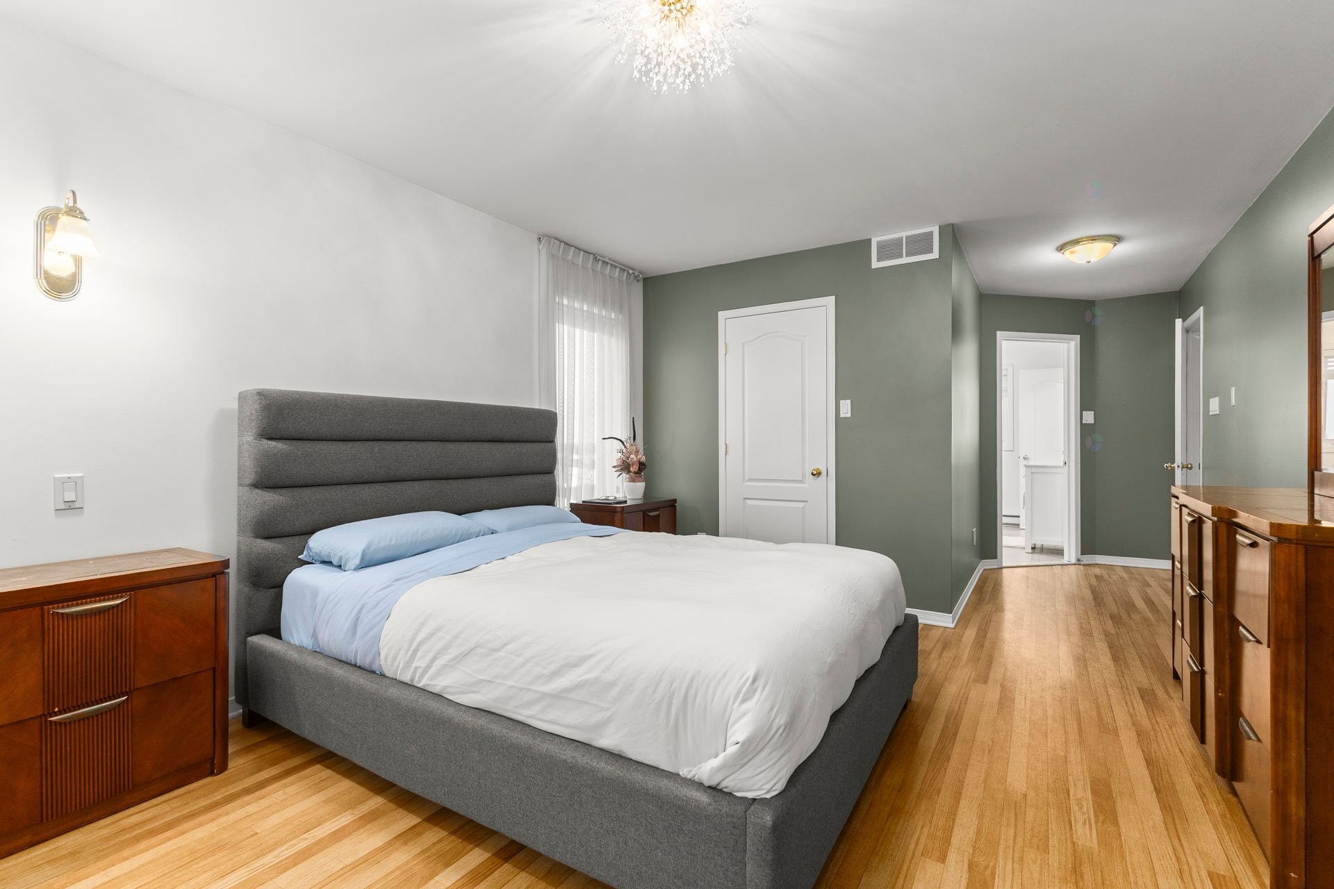 









40


Rue Michel-McNabb

,
Notre-Dame-de-l'Île-Perrot,




QC
J7V9R8

