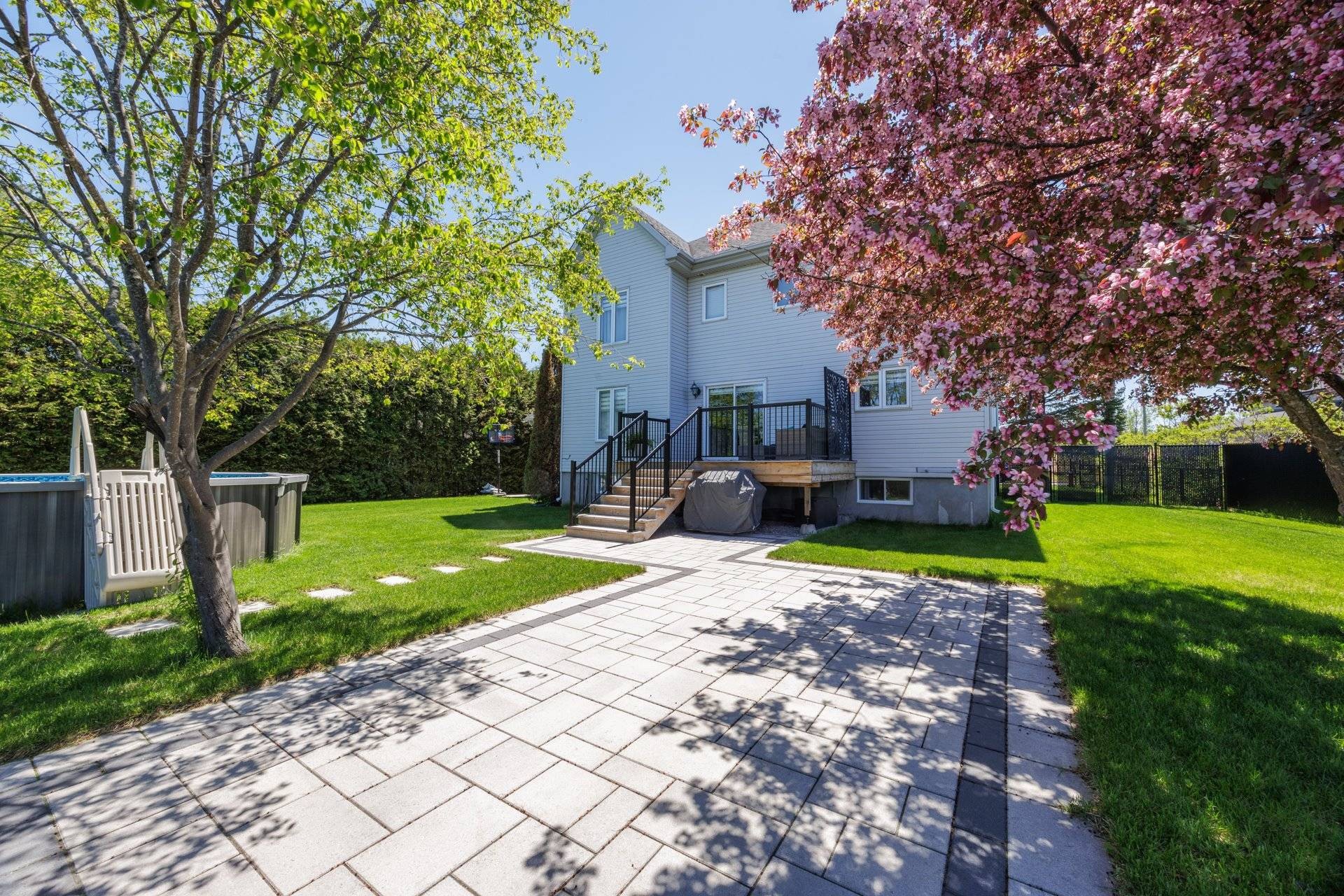 









40


Rue Michel-McNabb

,
Notre-Dame-de-l'Île-Perrot,




QC
J7V9R8

