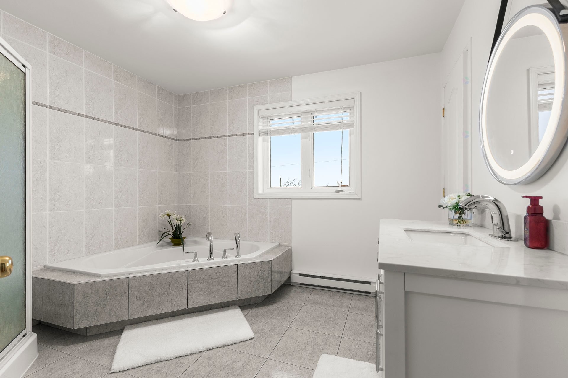 









40


Rue Michel-McNabb

,
Notre-Dame-de-l'Île-Perrot,




QC
J7V9R8

