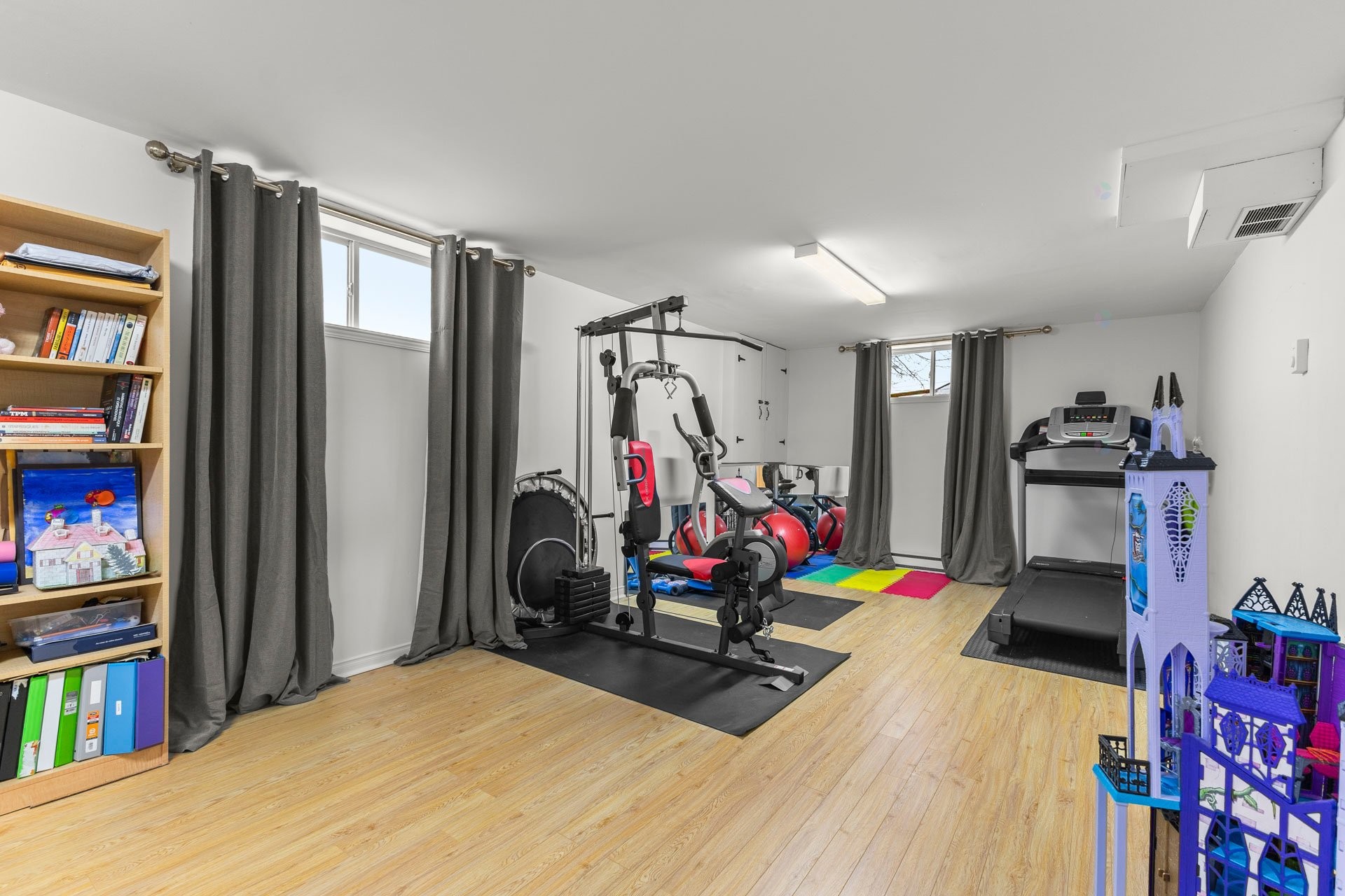 









40


Rue Michel-McNabb

,
Notre-Dame-de-l'Île-Perrot,




QC
J7V9R8

