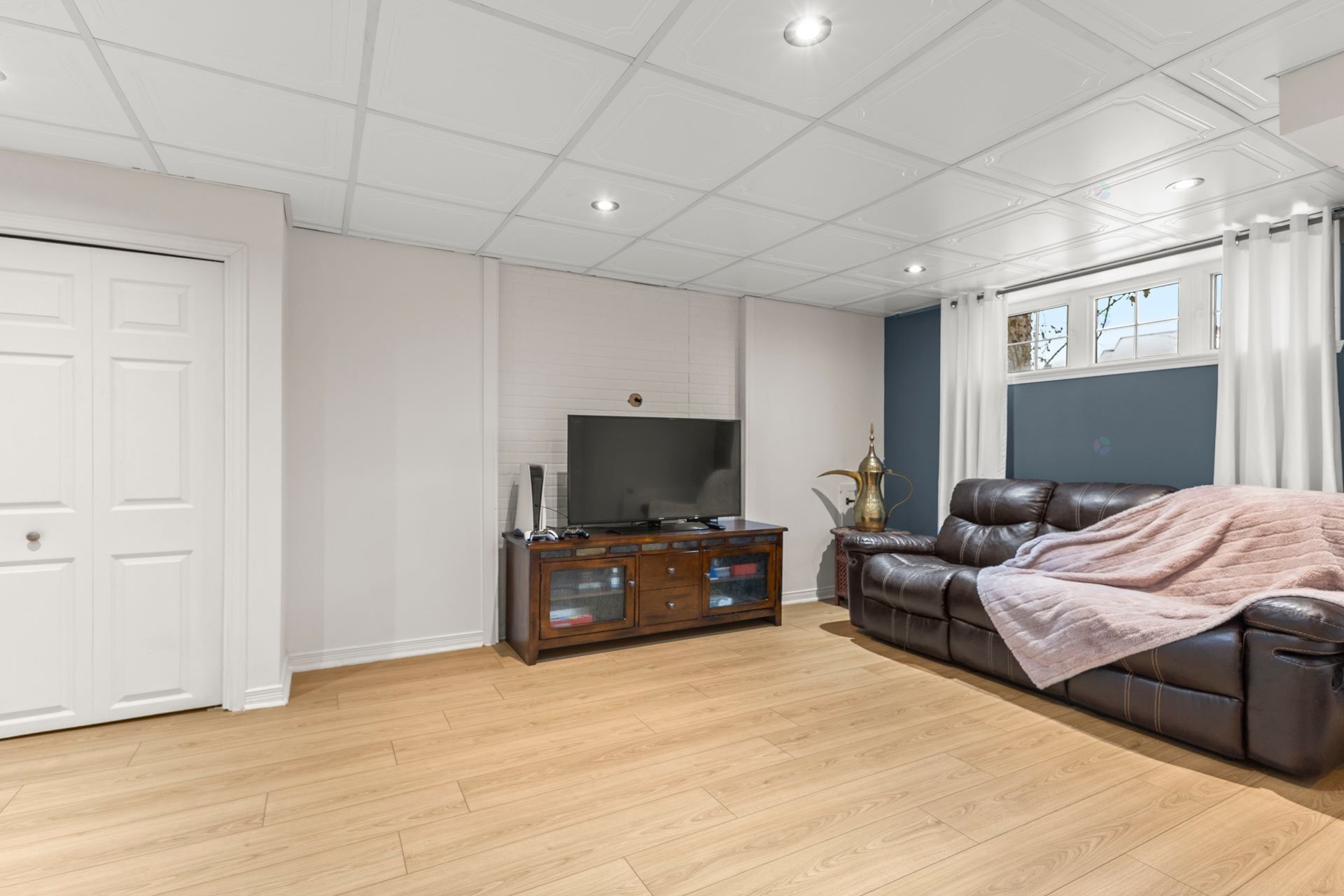 









40


Rue Michel-McNabb

,
Notre-Dame-de-l'Île-Perrot,




QC
J7V9R8

