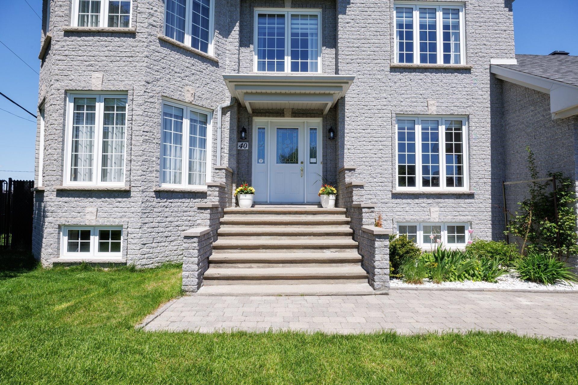 









40


Rue Michel-McNabb

,
Notre-Dame-de-l'Île-Perrot,




QC
J7V9R8

