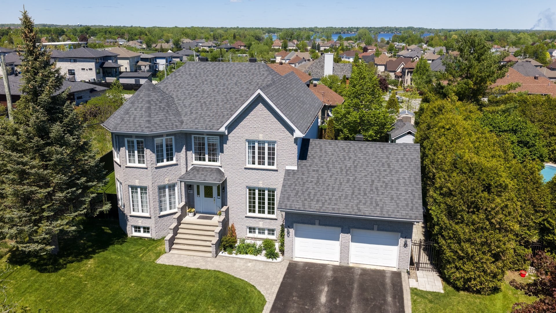 









40


Rue Michel-McNabb

,
Notre-Dame-de-l'Île-Perrot,




QC
J7V9R8

