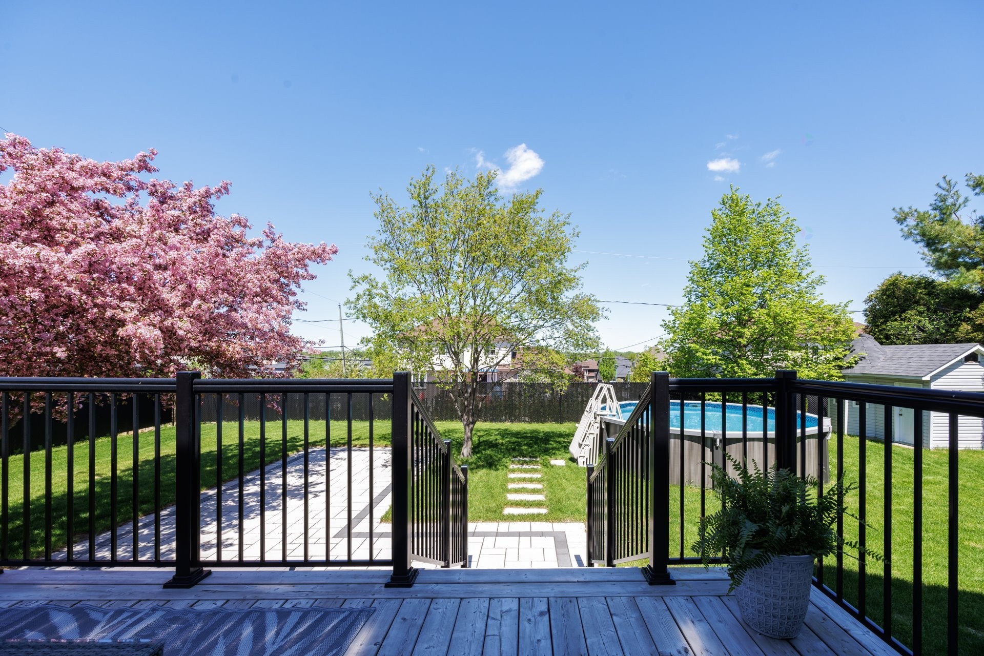 









40


Rue Michel-McNabb

,
Notre-Dame-de-l'Île-Perrot,




QC
J7V9R8

