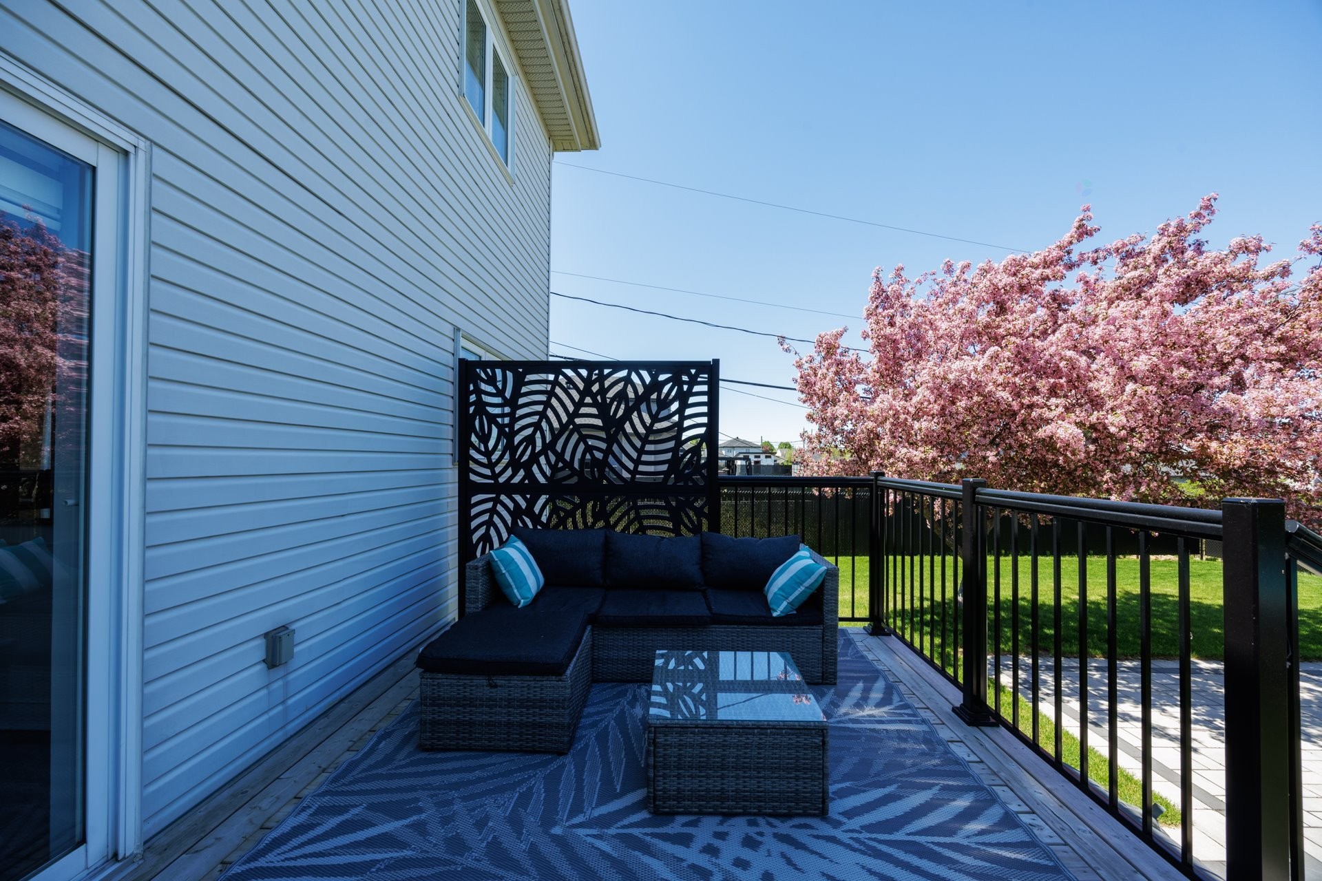 









40


Rue Michel-McNabb

,
Notre-Dame-de-l'Île-Perrot,




QC
J7V9R8

