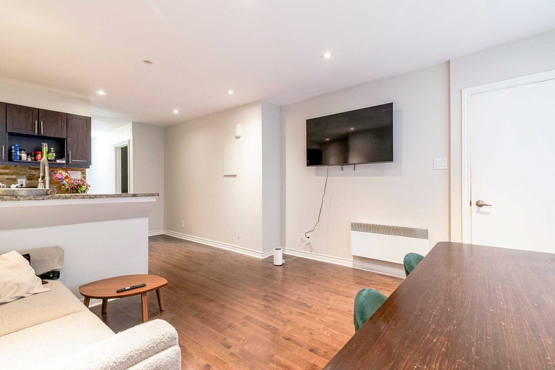 









3552A


Rue St-Dominique

,
Montréal (Le Plateau-Mont-Royal),




QC
H2X2X4

