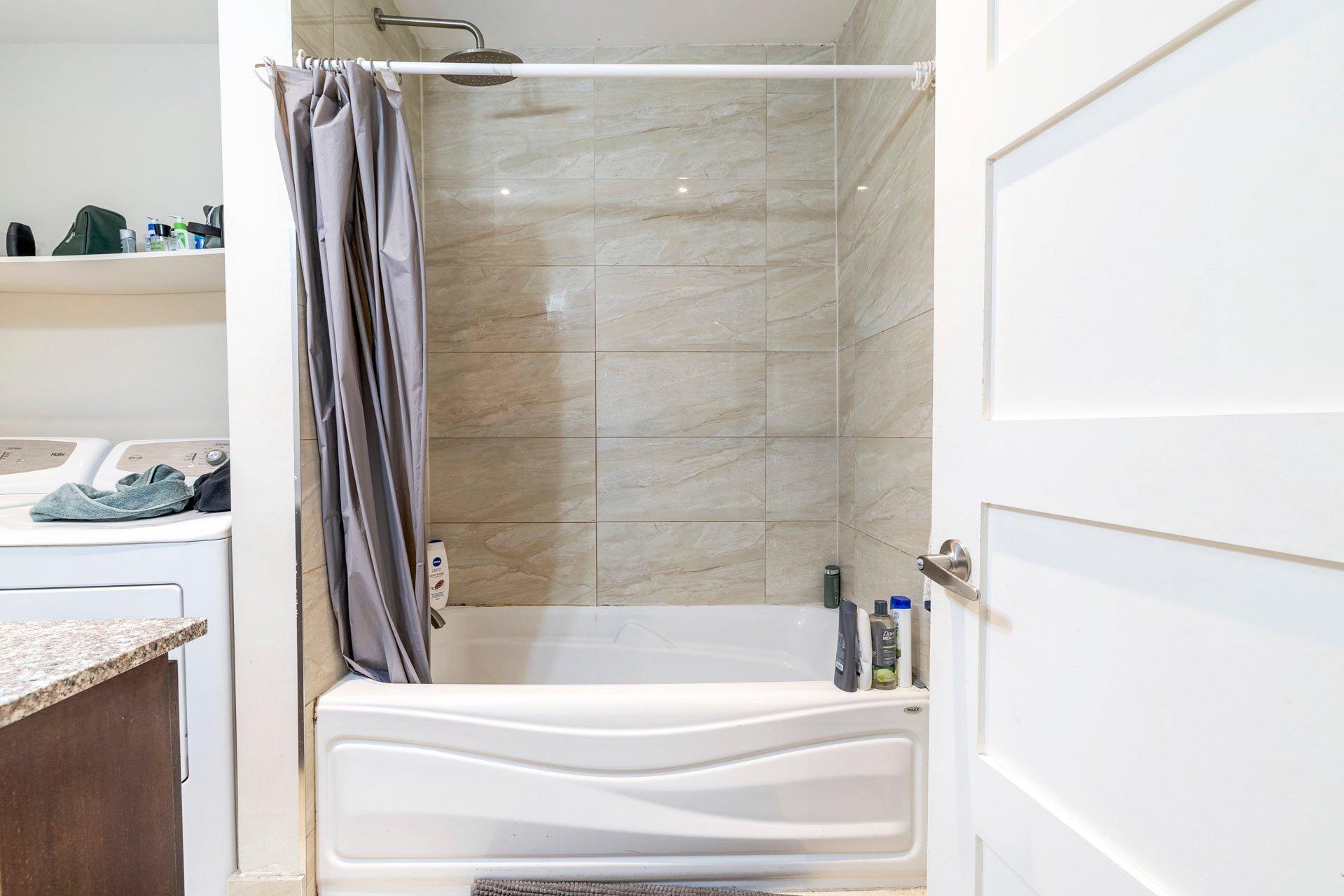 









3552A


Rue St-Dominique

,
Montréal (Le Plateau-Mont-Royal),




QC
H2X2X4

