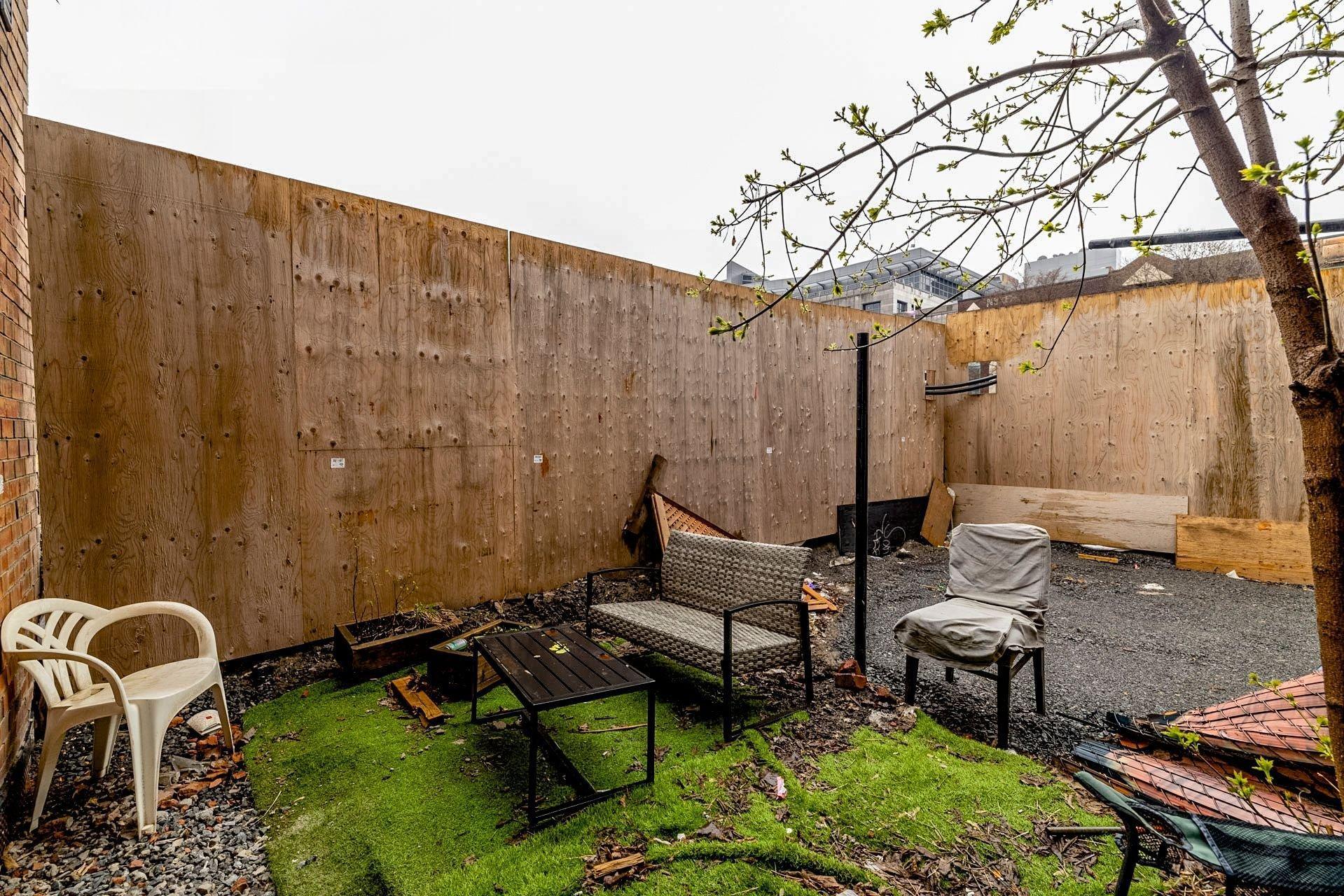 









3552A


Rue St-Dominique

,
Montréal (Le Plateau-Mont-Royal),




QC
H2X2X4

