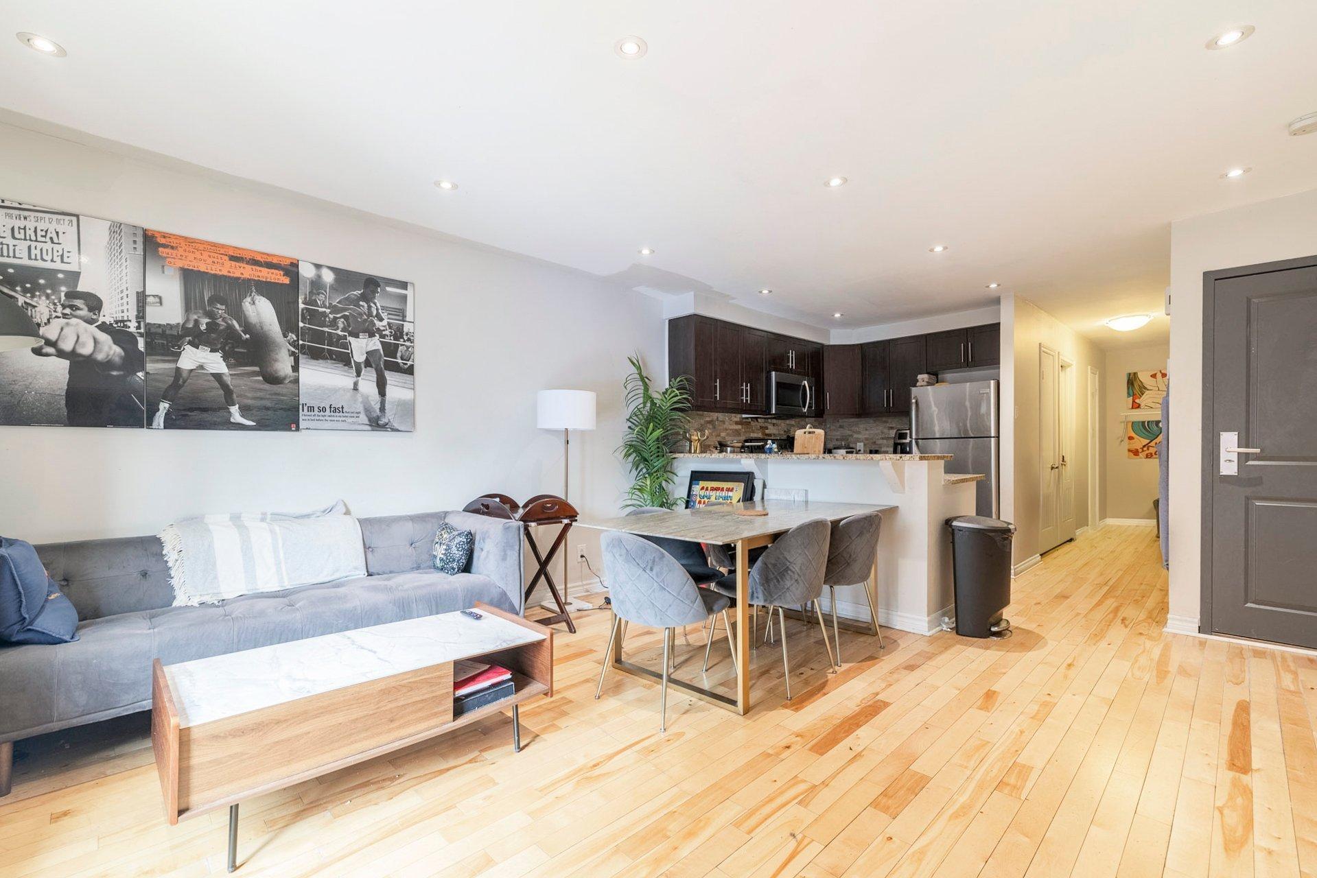 









3556


Rue St-Dominique

,
Montréal (Le Plateau-Mont-Royal),




QC
H2X2X4

