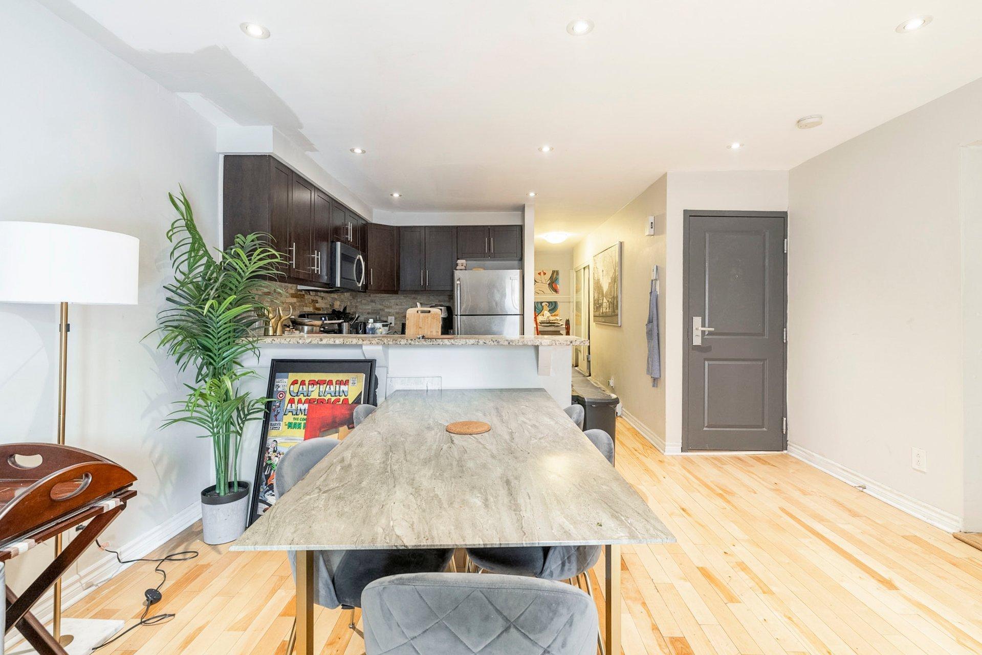 









3556


Rue St-Dominique

,
Montréal (Le Plateau-Mont-Royal),




QC
H2X2X4

