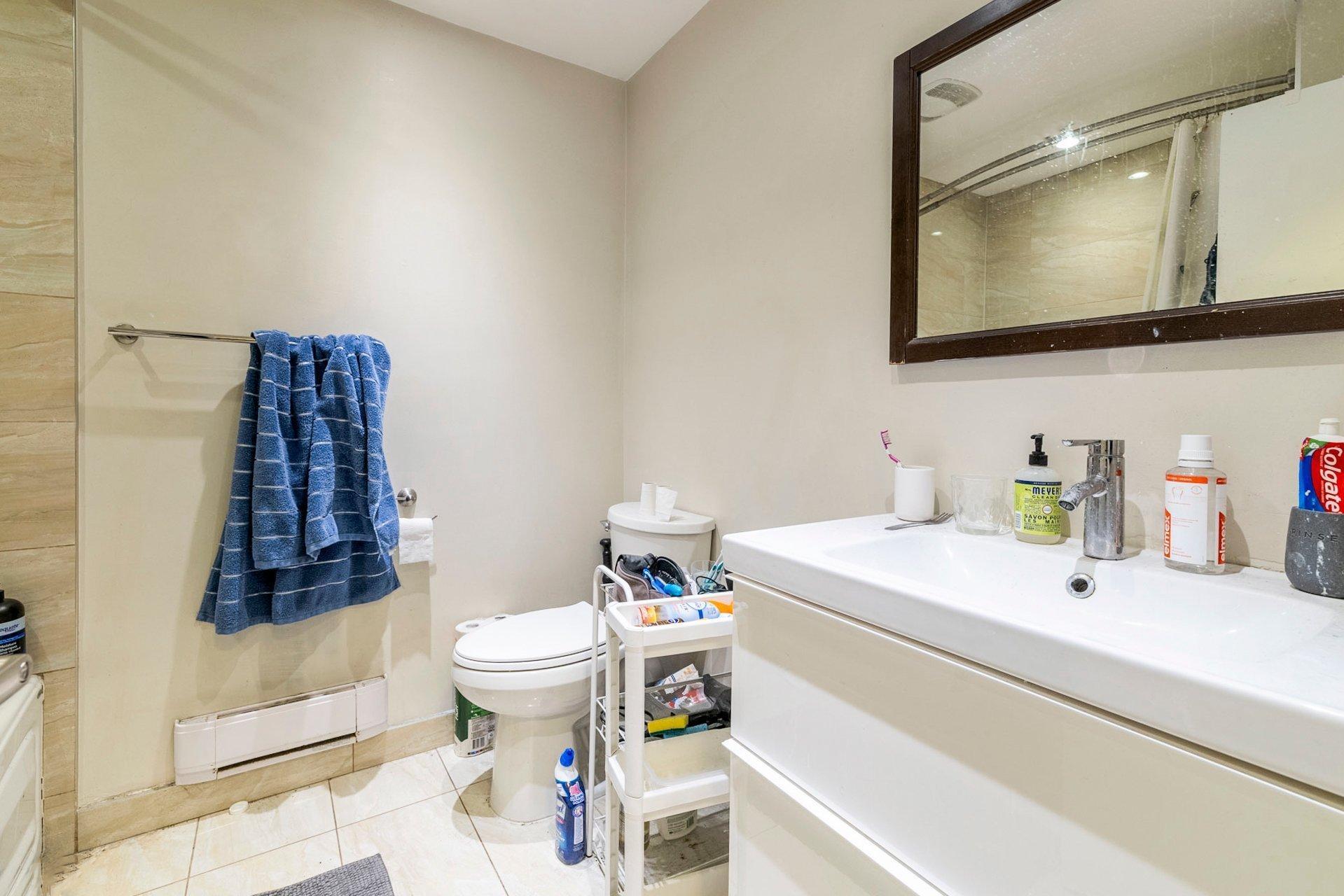 









3556


Rue St-Dominique

,
Montréal (Le Plateau-Mont-Royal),




QC
H2X2X4

