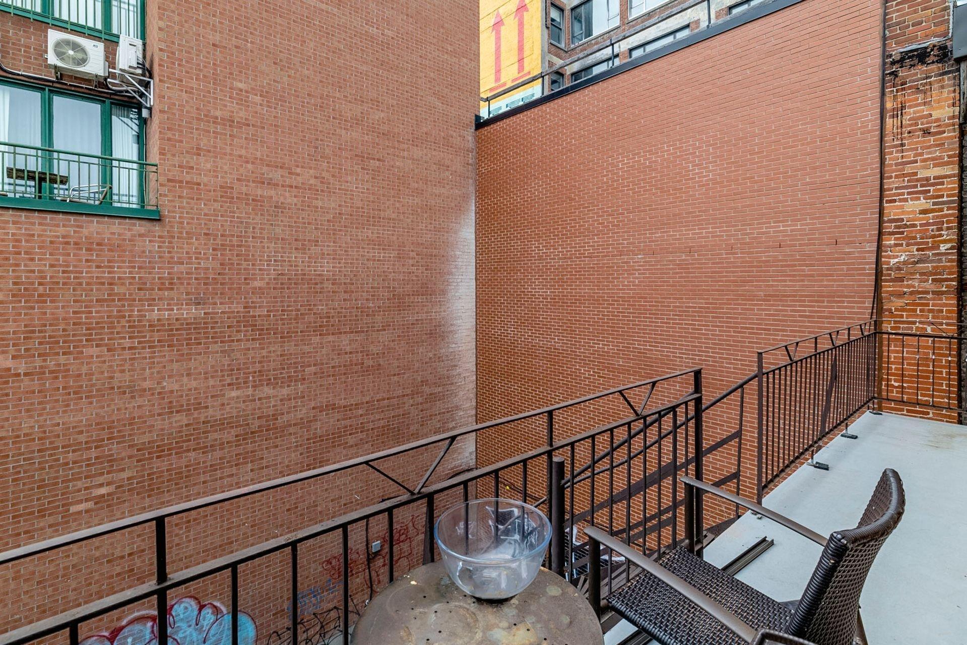 









3556


Rue St-Dominique

,
Montréal (Le Plateau-Mont-Royal),




QC
H2X2X4

