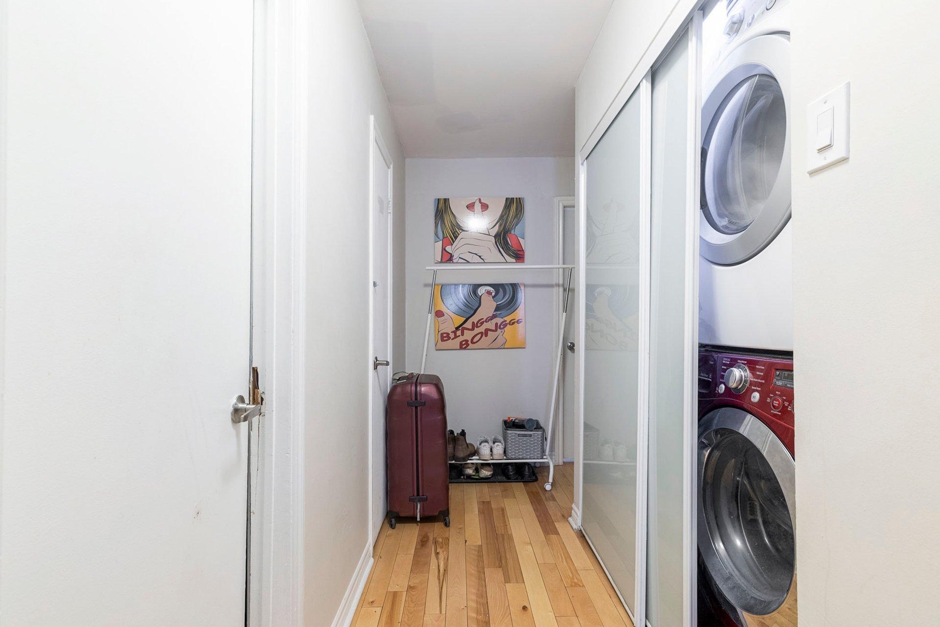 









3556


Rue St-Dominique

,
Montréal (Le Plateau-Mont-Royal),




QC
H2X2X4

