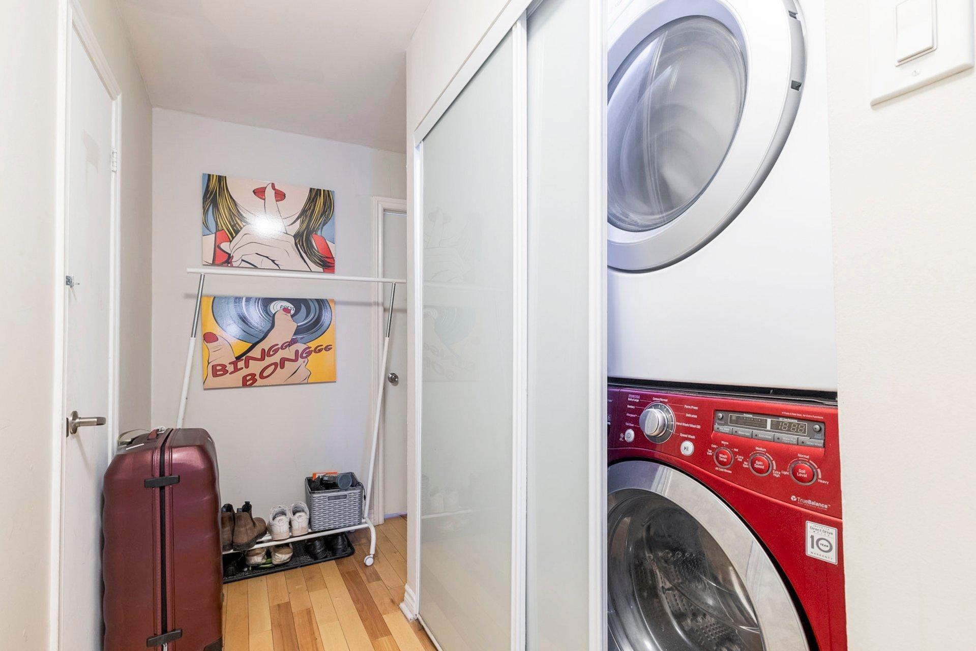 









3556


Rue St-Dominique

,
Montréal (Le Plateau-Mont-Royal),




QC
H2X2X4

