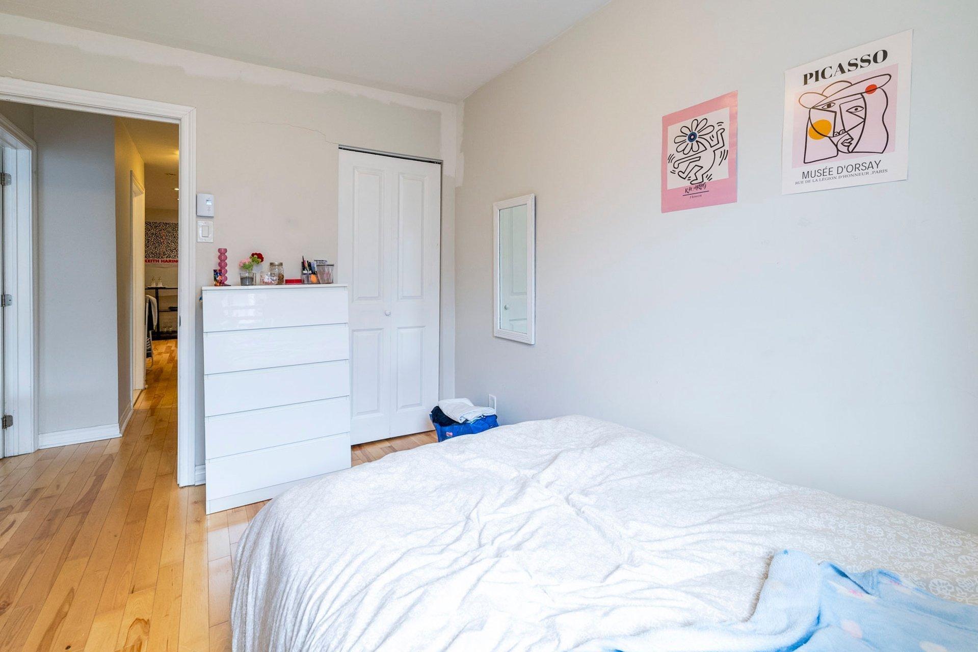 









3566


Rue St-Dominique

,
Montréal (Le Plateau-Mont-Royal),




QC
H2X2X4

